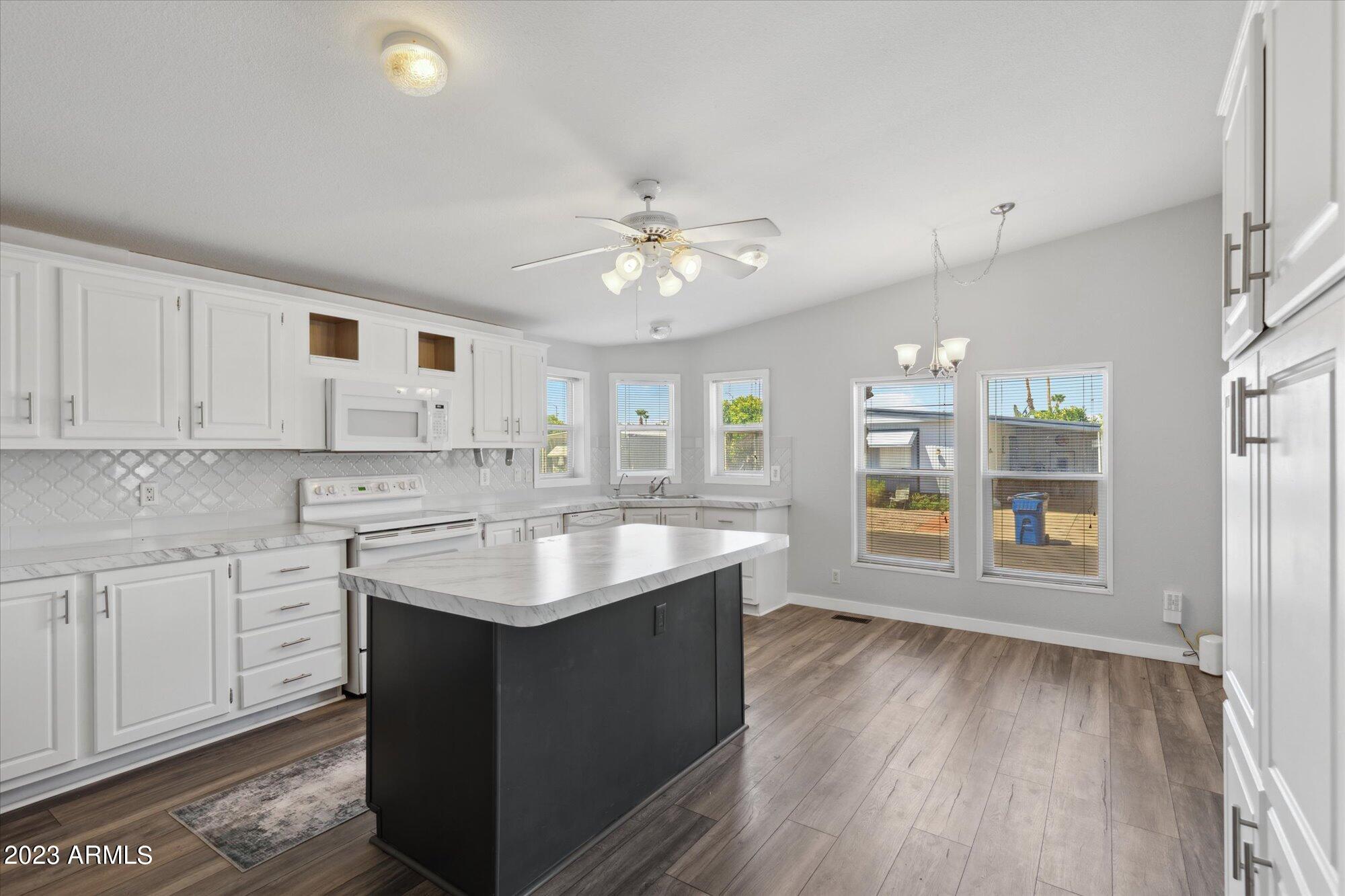 2650 W UNION HILLS Drive, 32