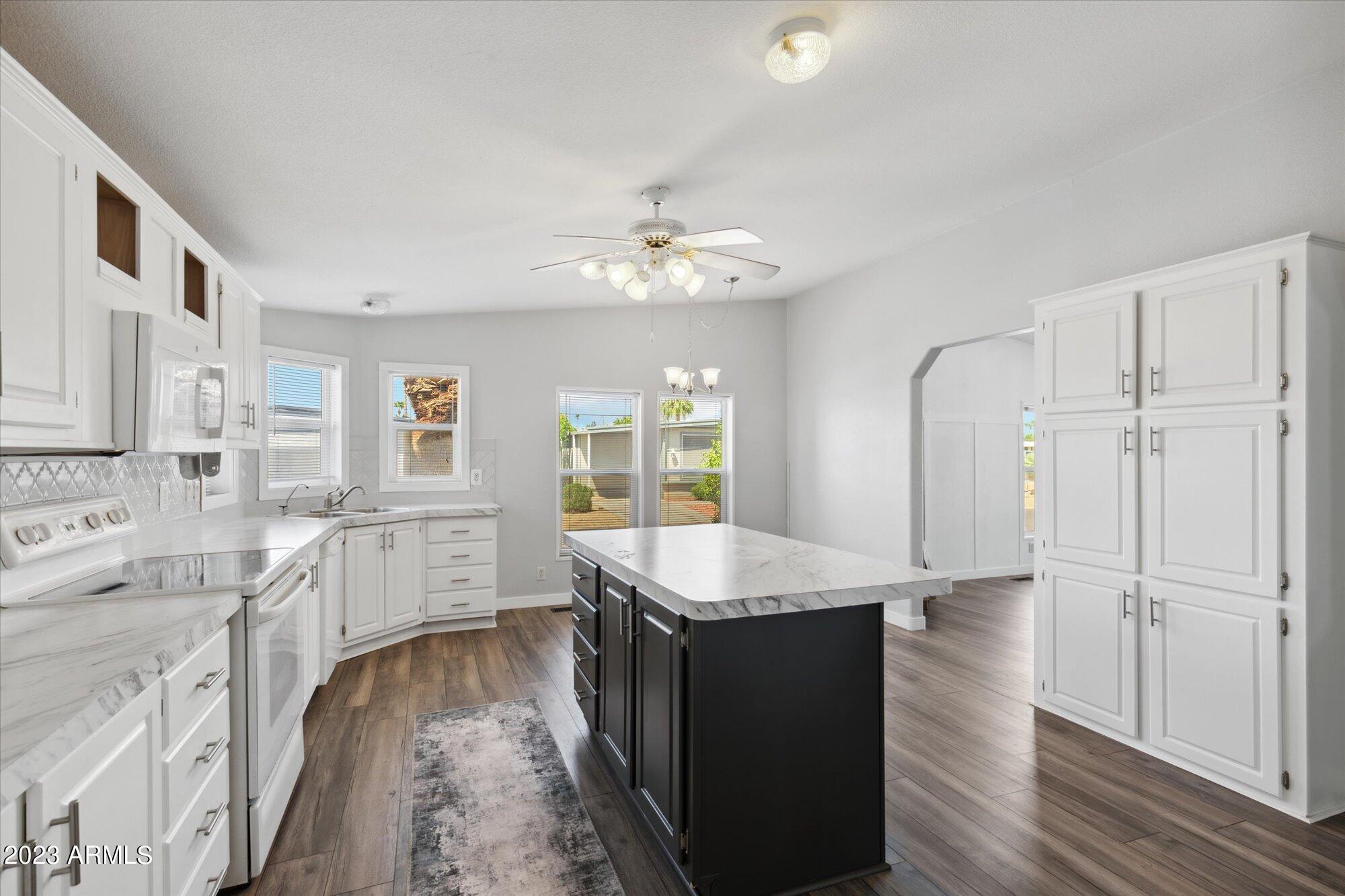 2650 W UNION HILLS Drive, 32