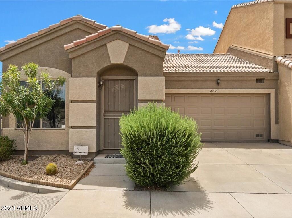 2733 E SCHILIRO Circle