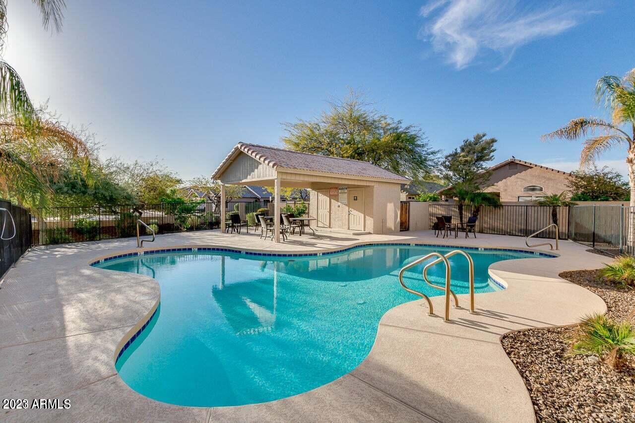2733 E SCHILIRO Circle