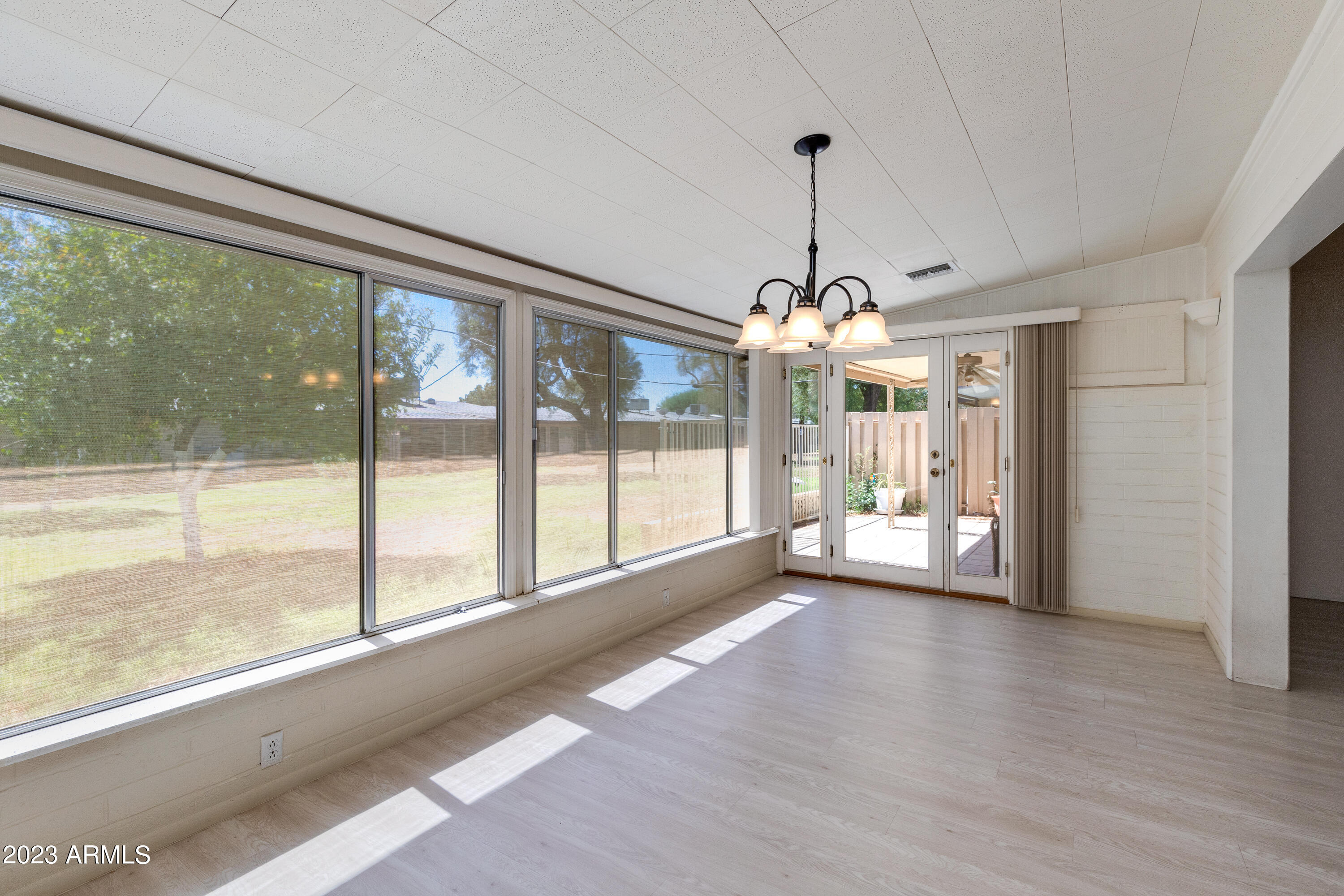 10001 W LAKEVIEW Circle
