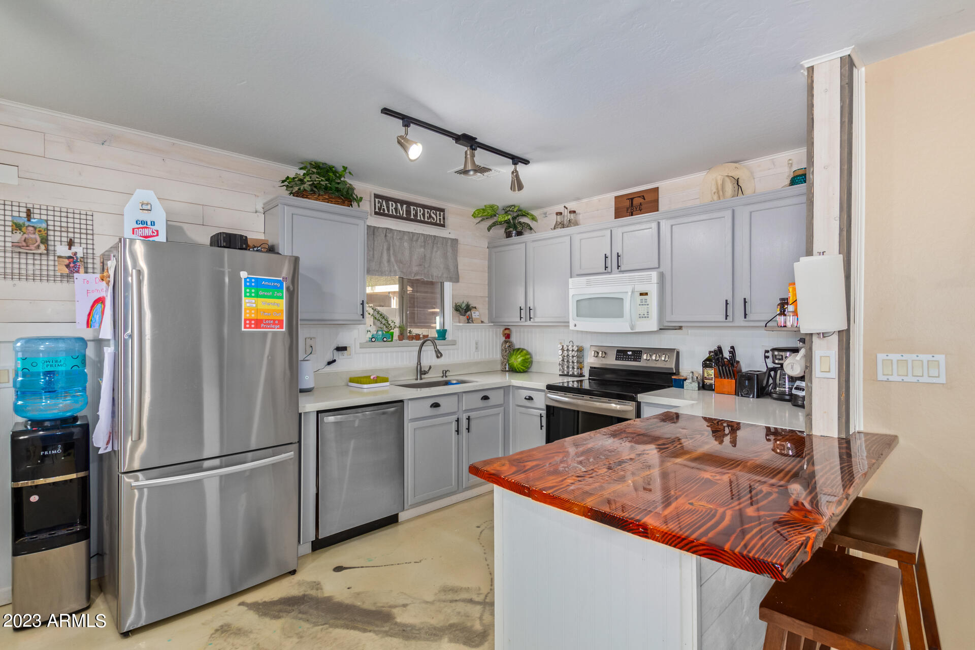 2366 E MEADOW LAND Drive