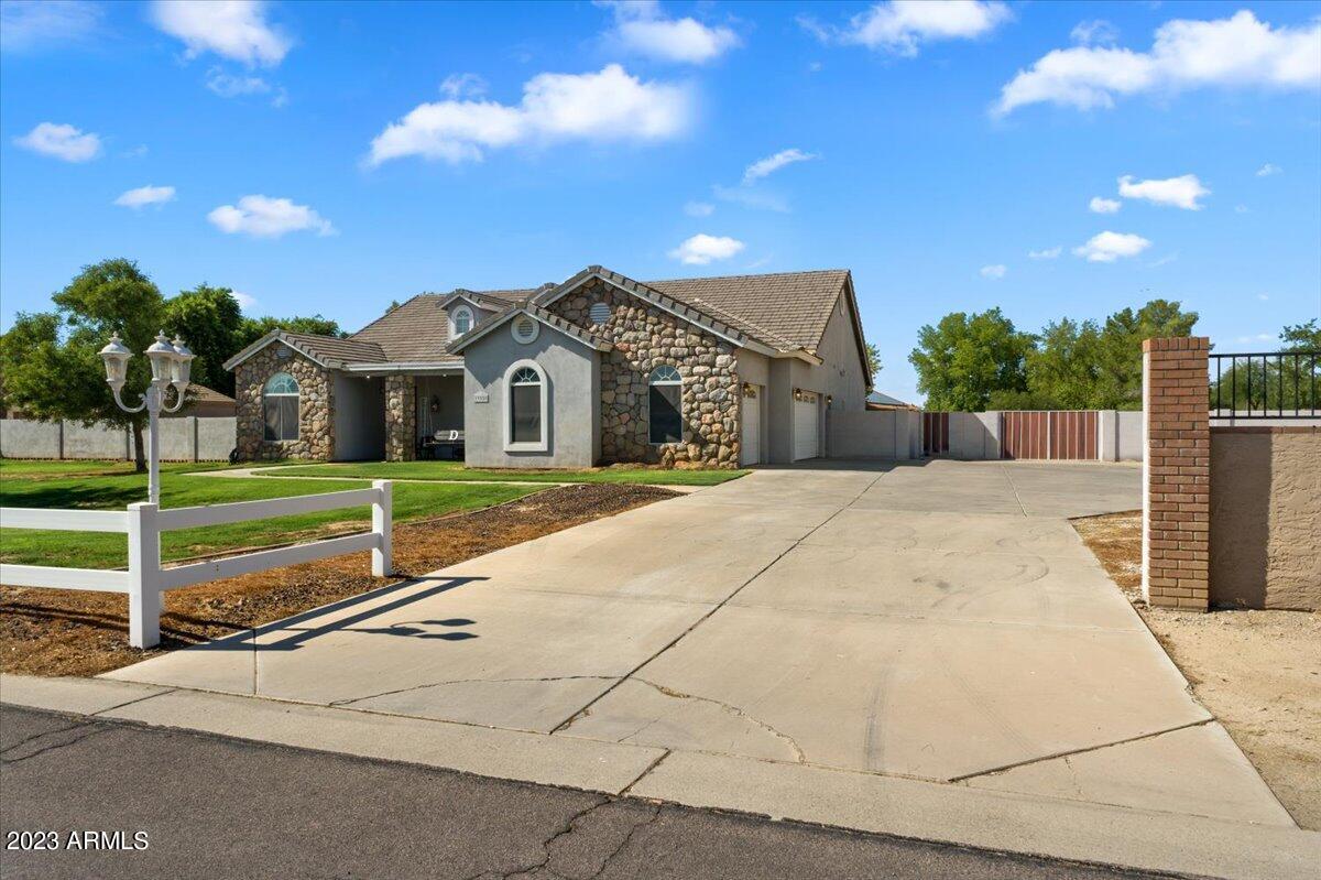 19550 E SONOQUI Boulevard