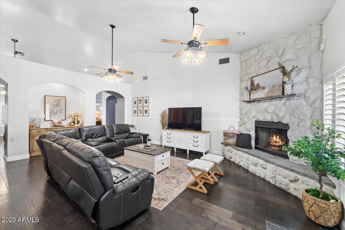 19550 E SONOQUI Boulevard
