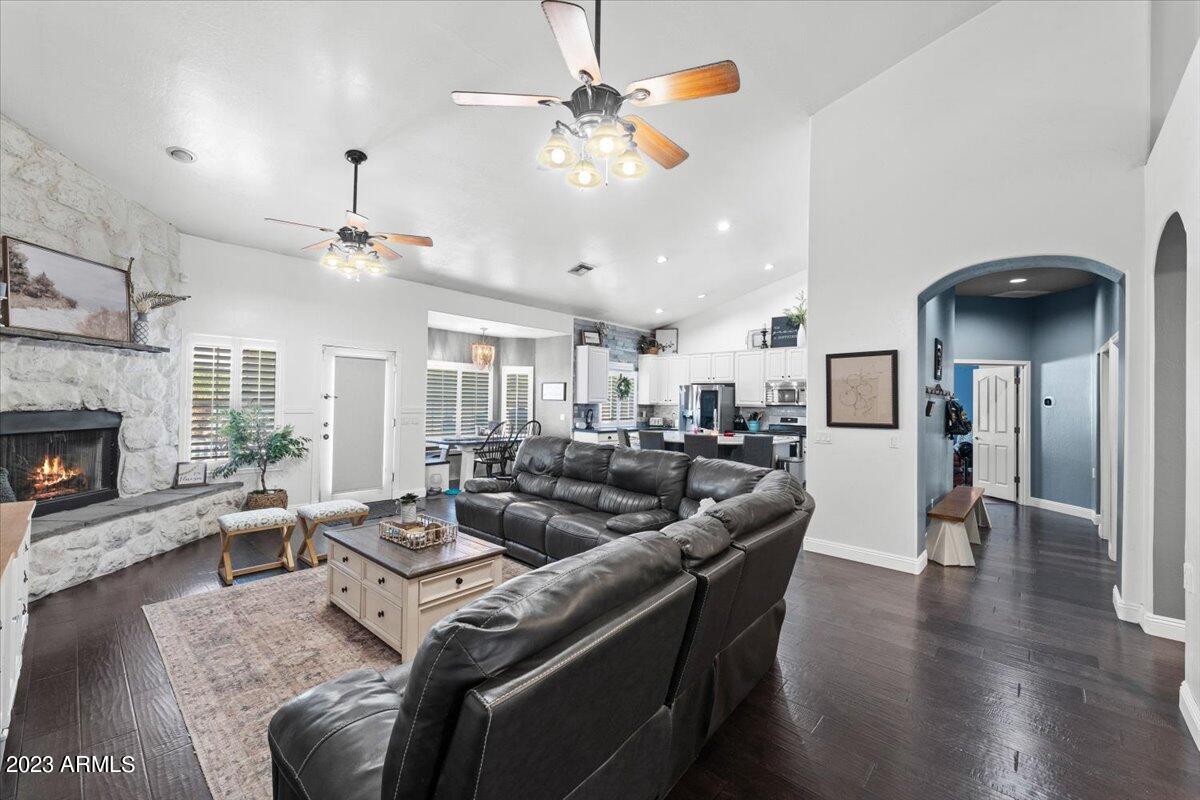 19550 E SONOQUI Boulevard