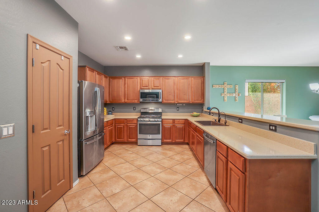 3719 E JAGUAR Avenue