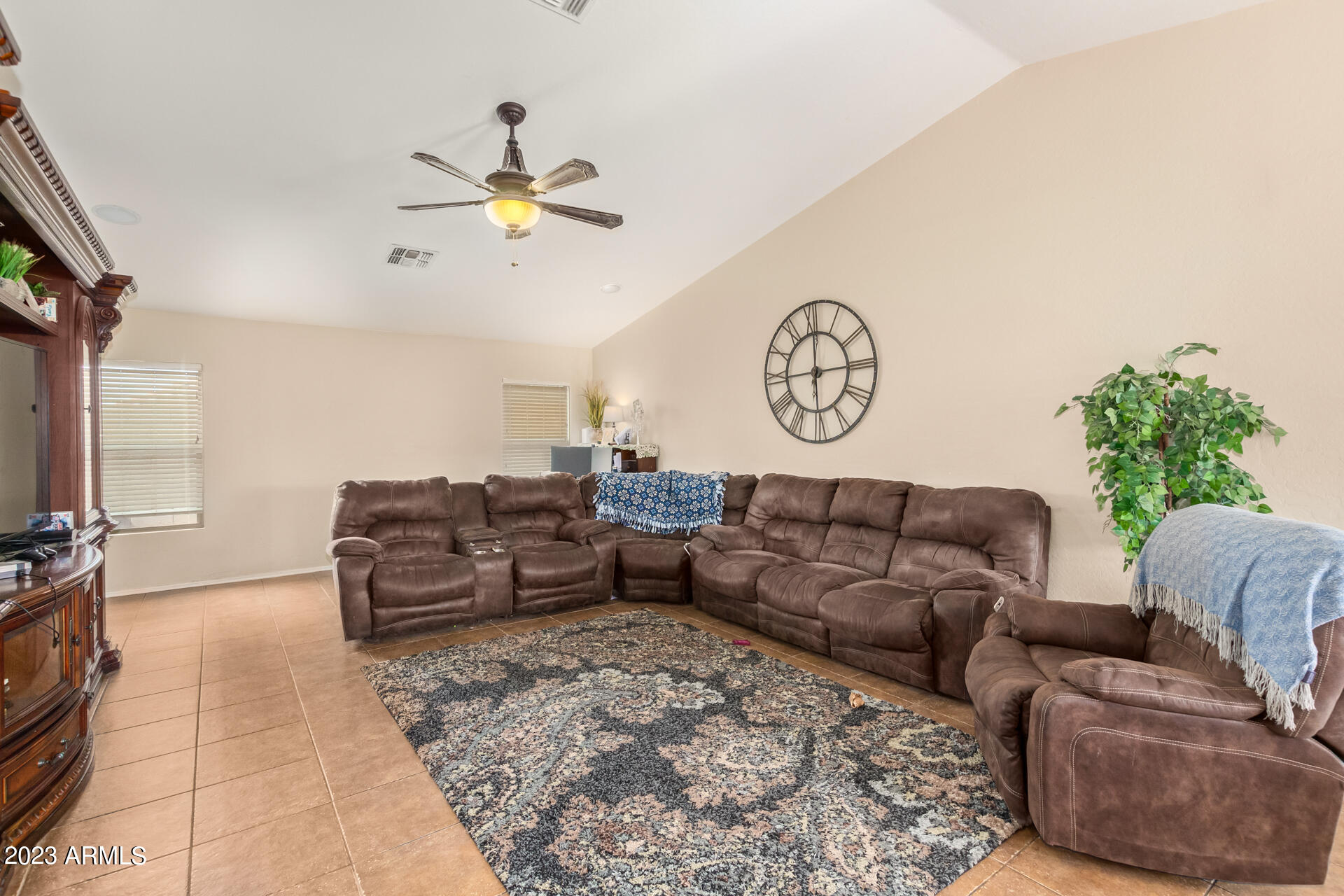 3542 E DEL RIO Drive