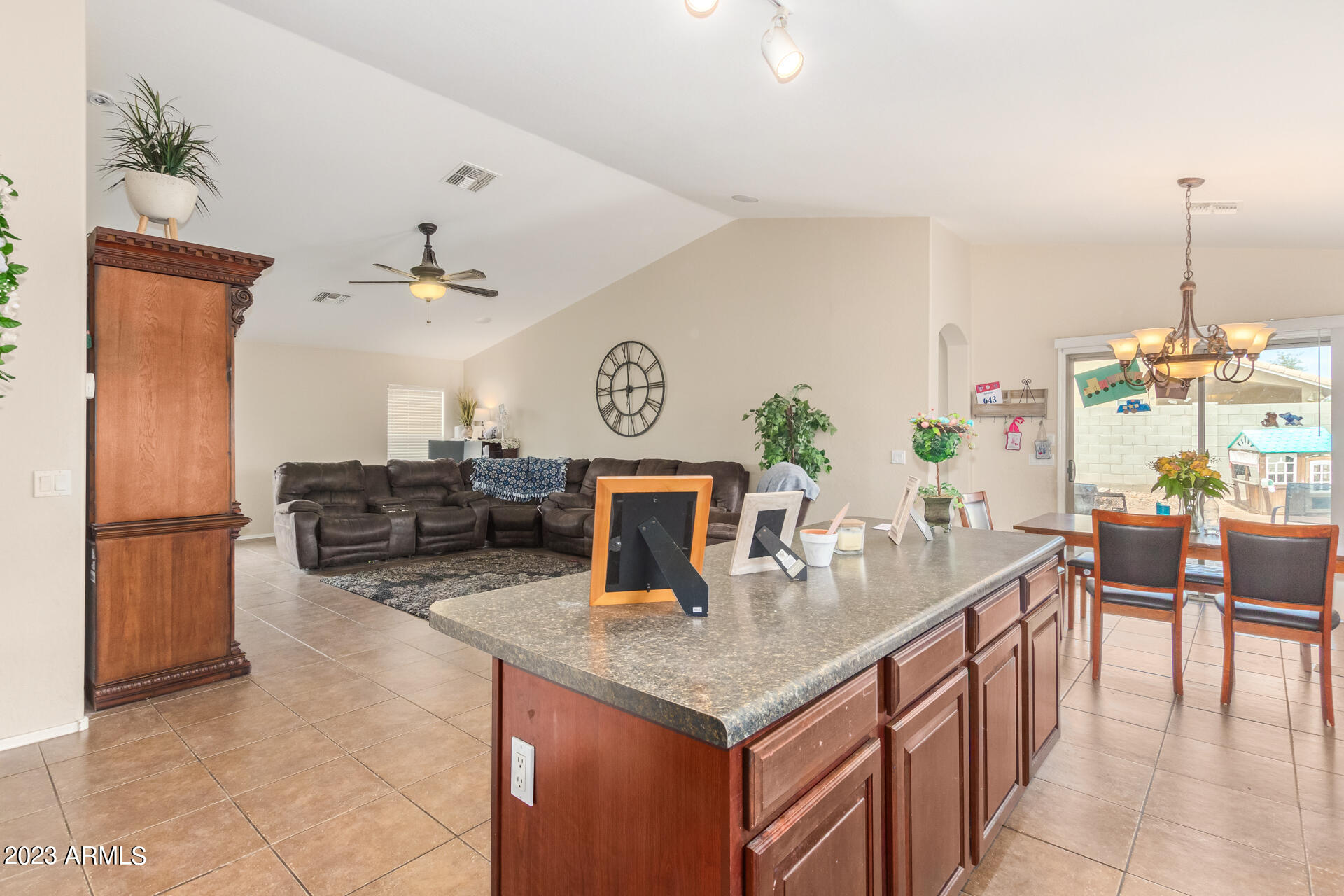3542 E DEL RIO Drive