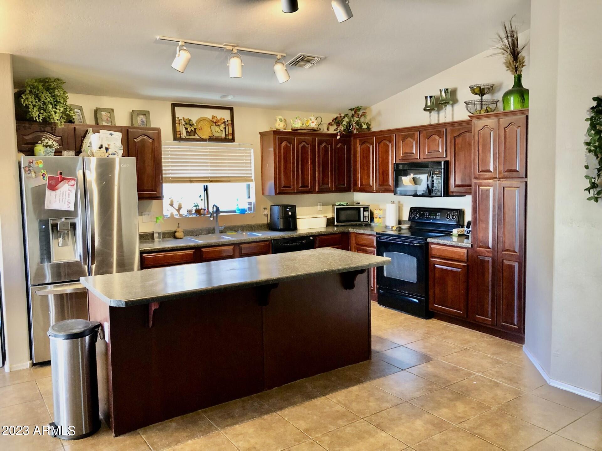 3542 E DEL RIO Drive