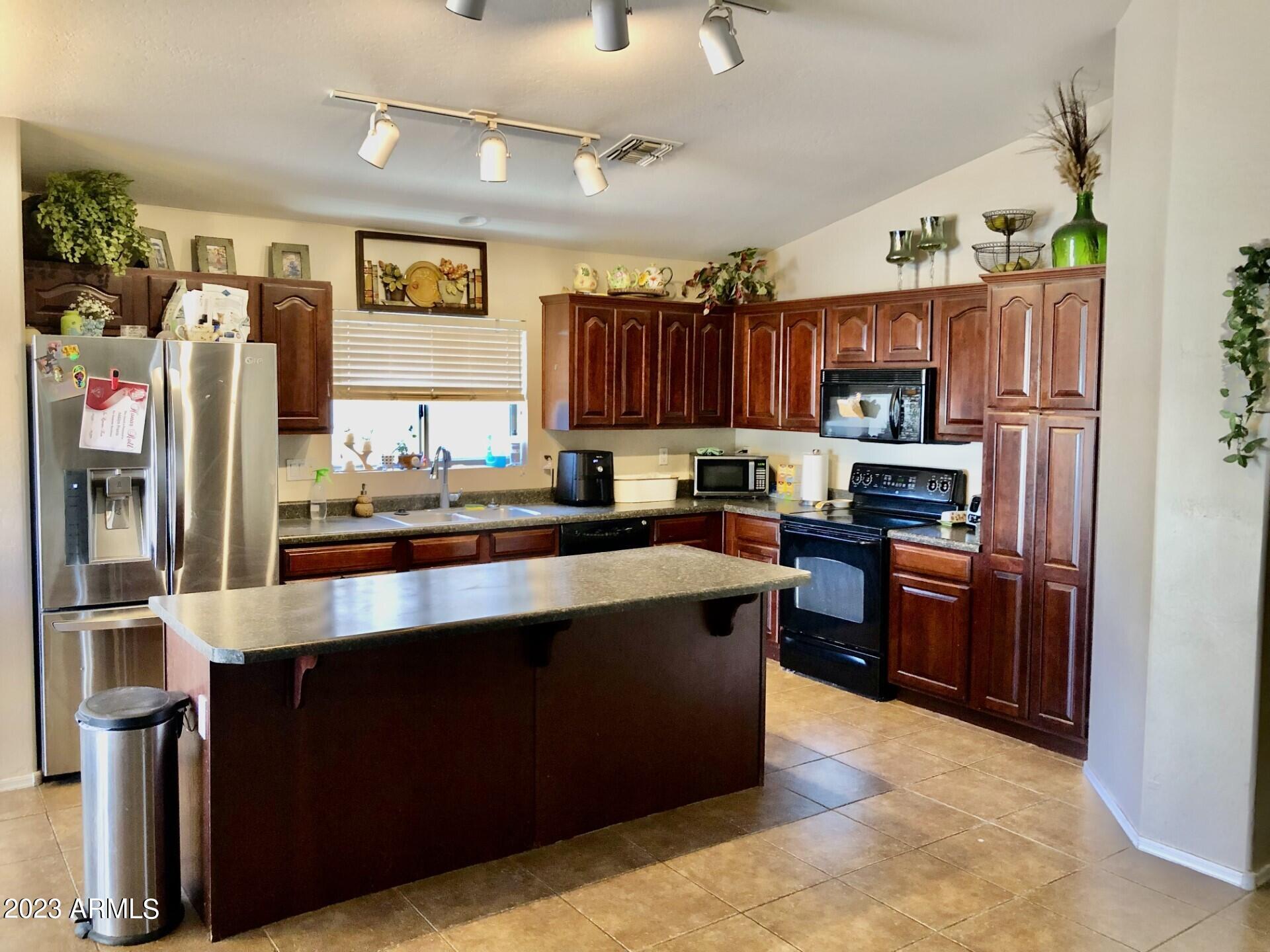 3542 E DEL RIO Drive