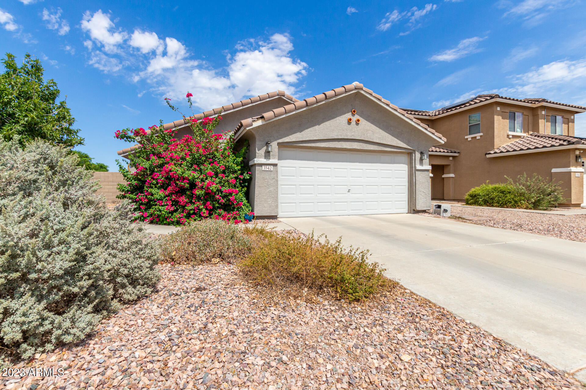3542 E DEL RIO Drive