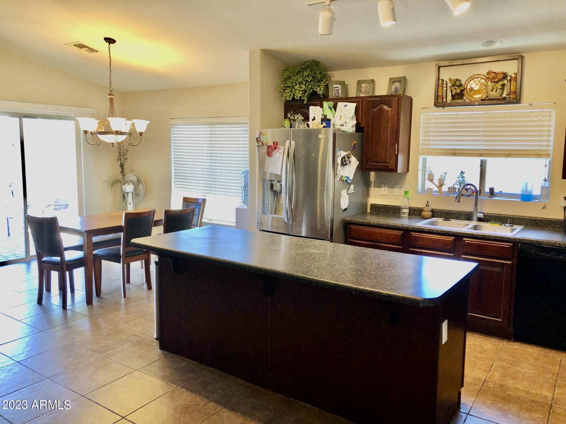 3542 E DEL RIO Drive