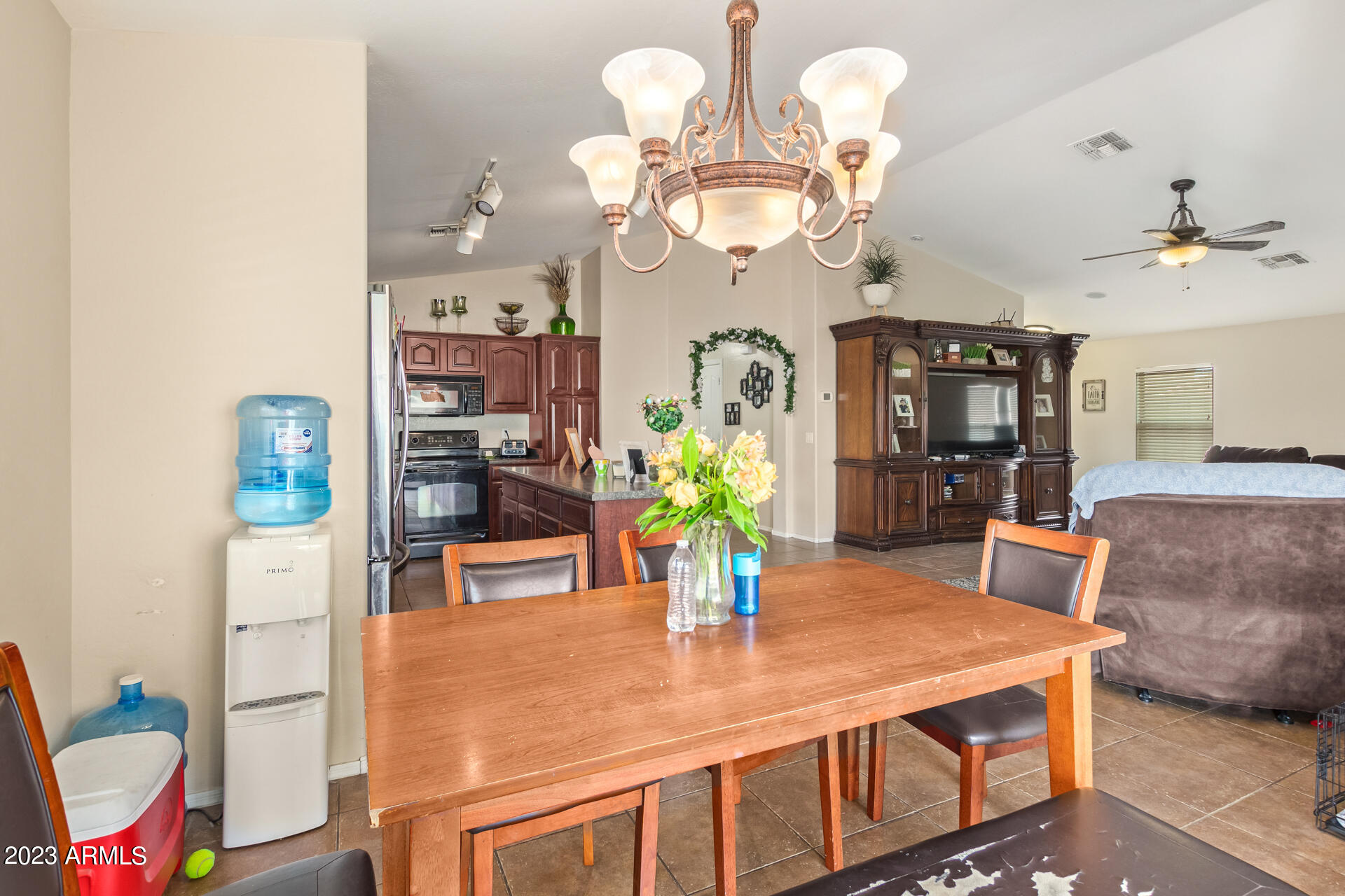 3542 E DEL RIO Drive