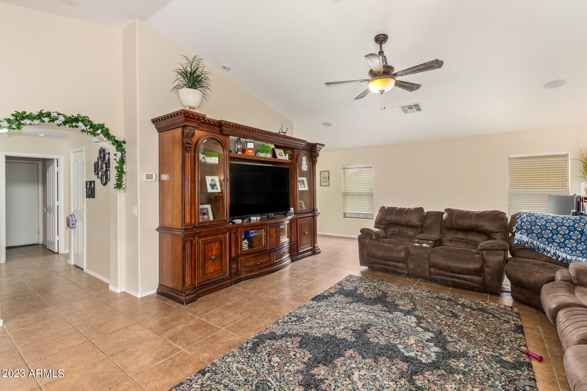 3542 E DEL RIO Drive