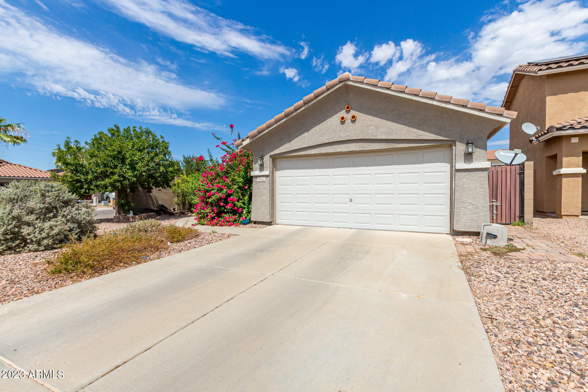 3542 E DEL RIO Drive