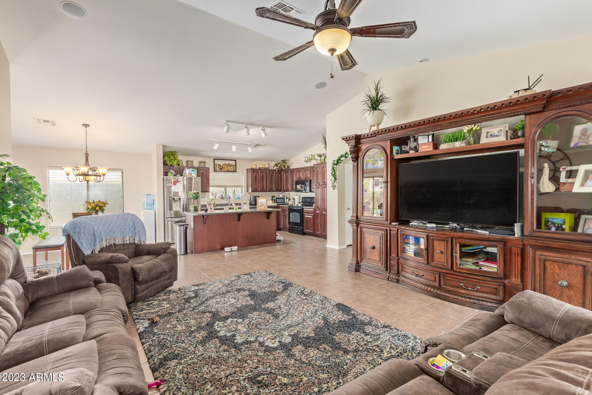 3542 E DEL RIO Drive