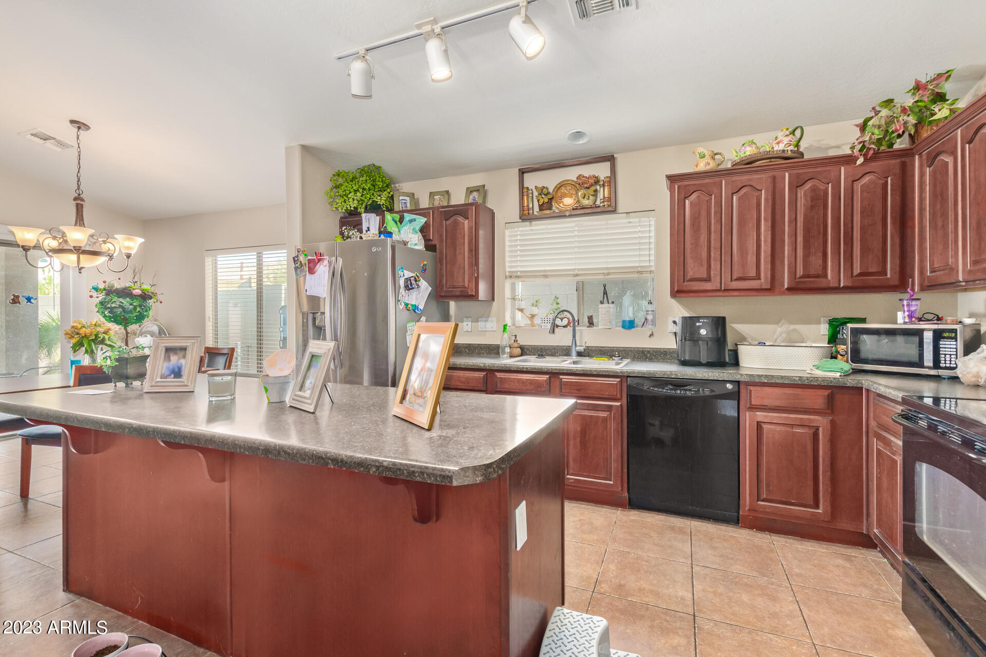 3542 E DEL RIO Drive