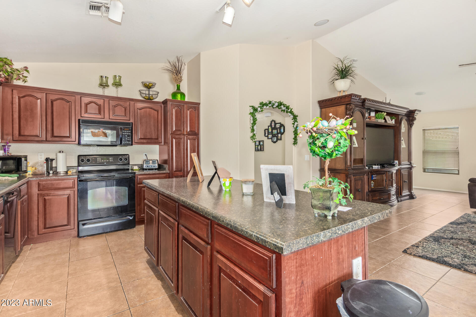 3542 E DEL RIO Drive