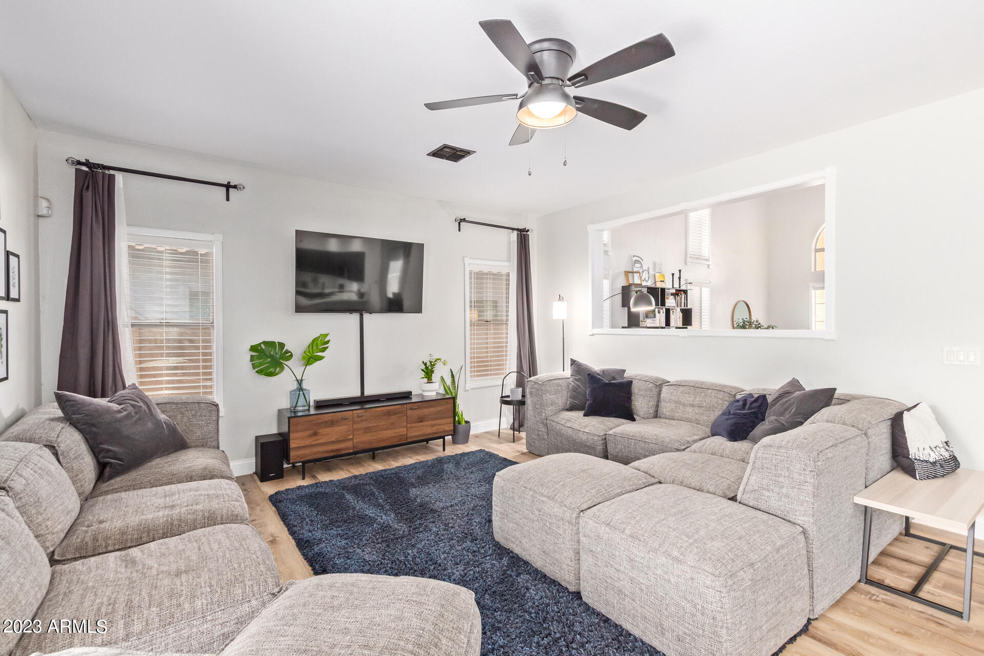 815 W VINEYARD PLAINS Drive