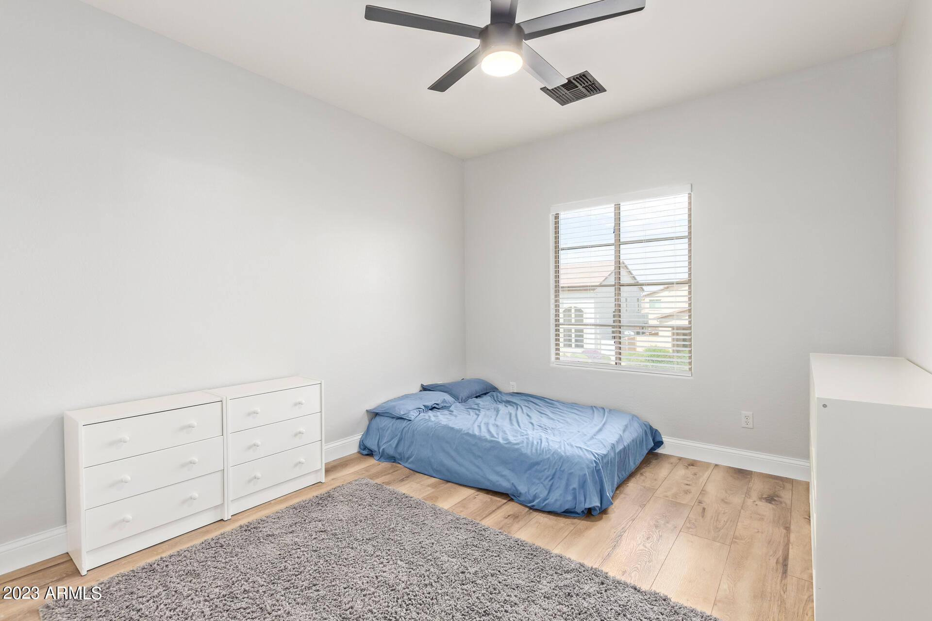 815 W VINEYARD PLAINS Drive