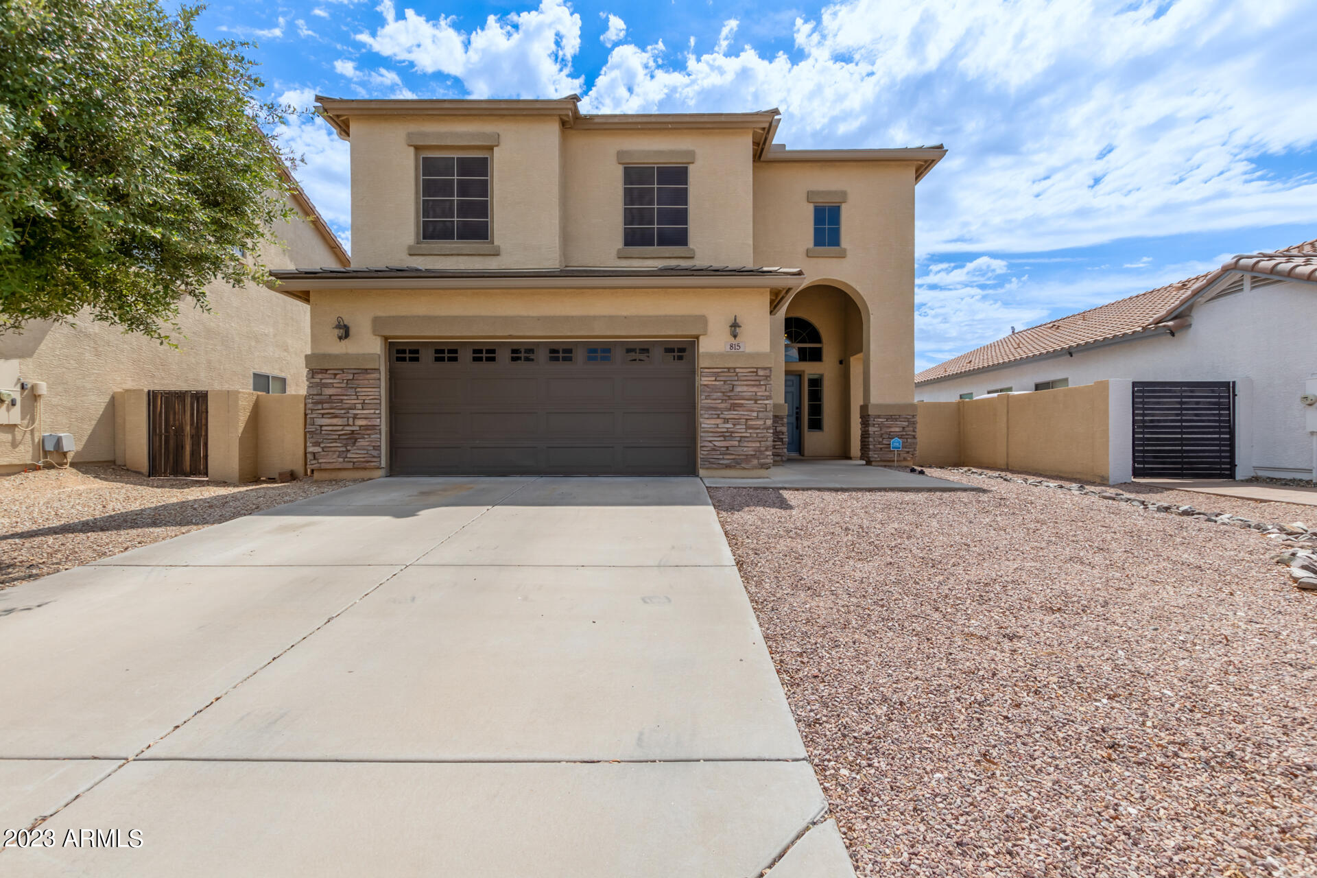 815 W VINEYARD PLAINS Drive