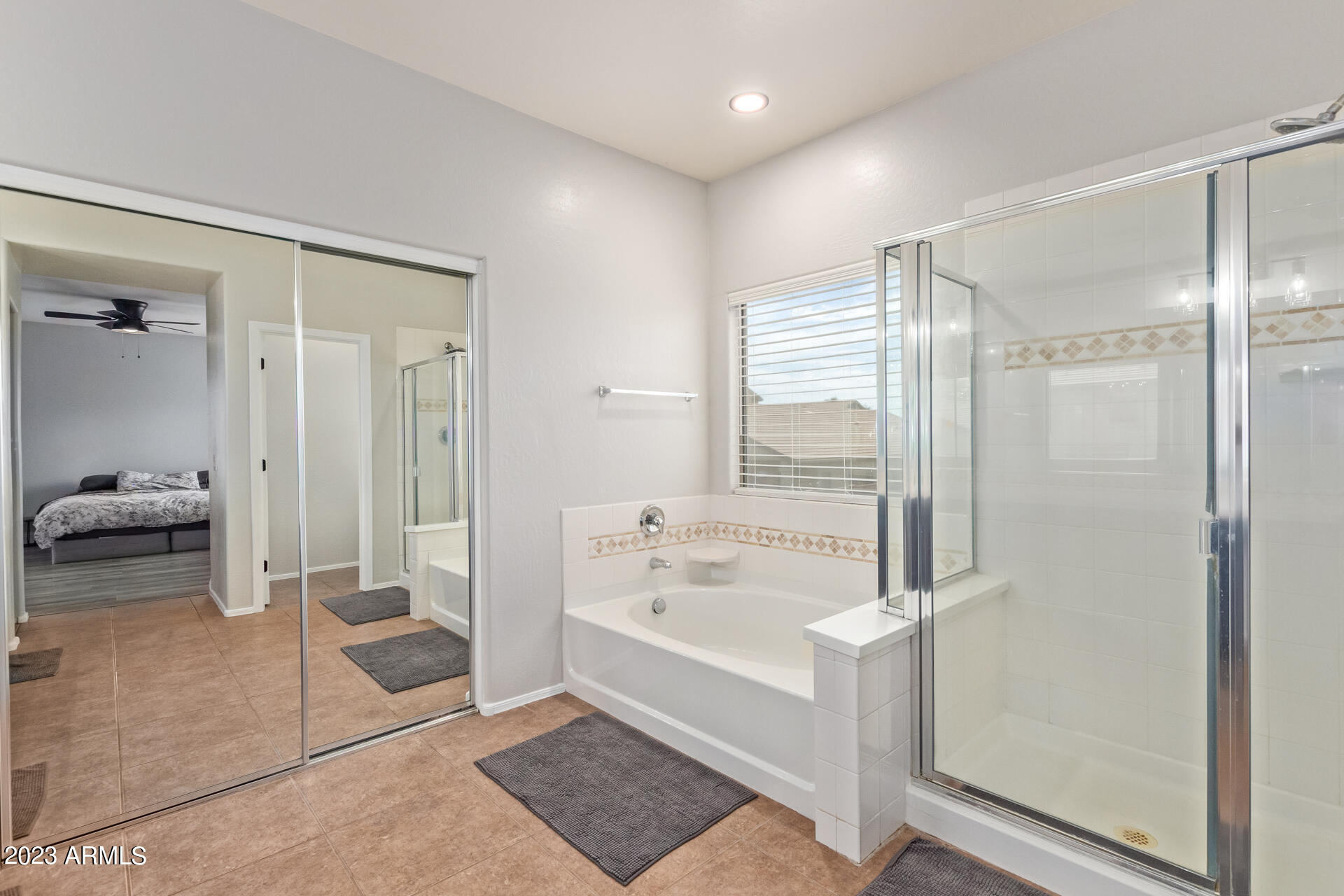 815 W VINEYARD PLAINS Drive