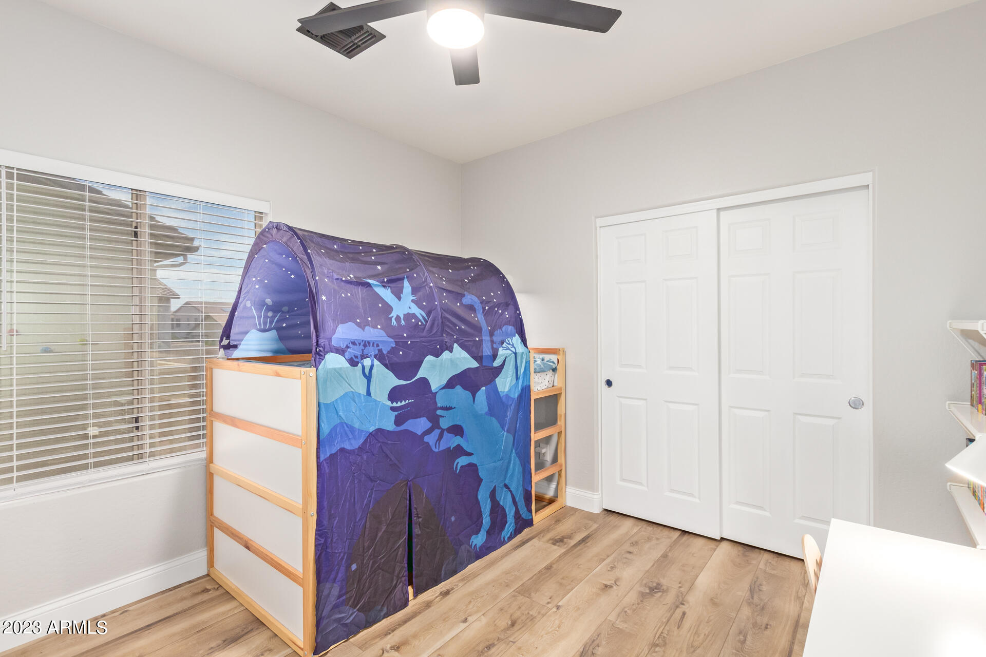 815 W VINEYARD PLAINS Drive