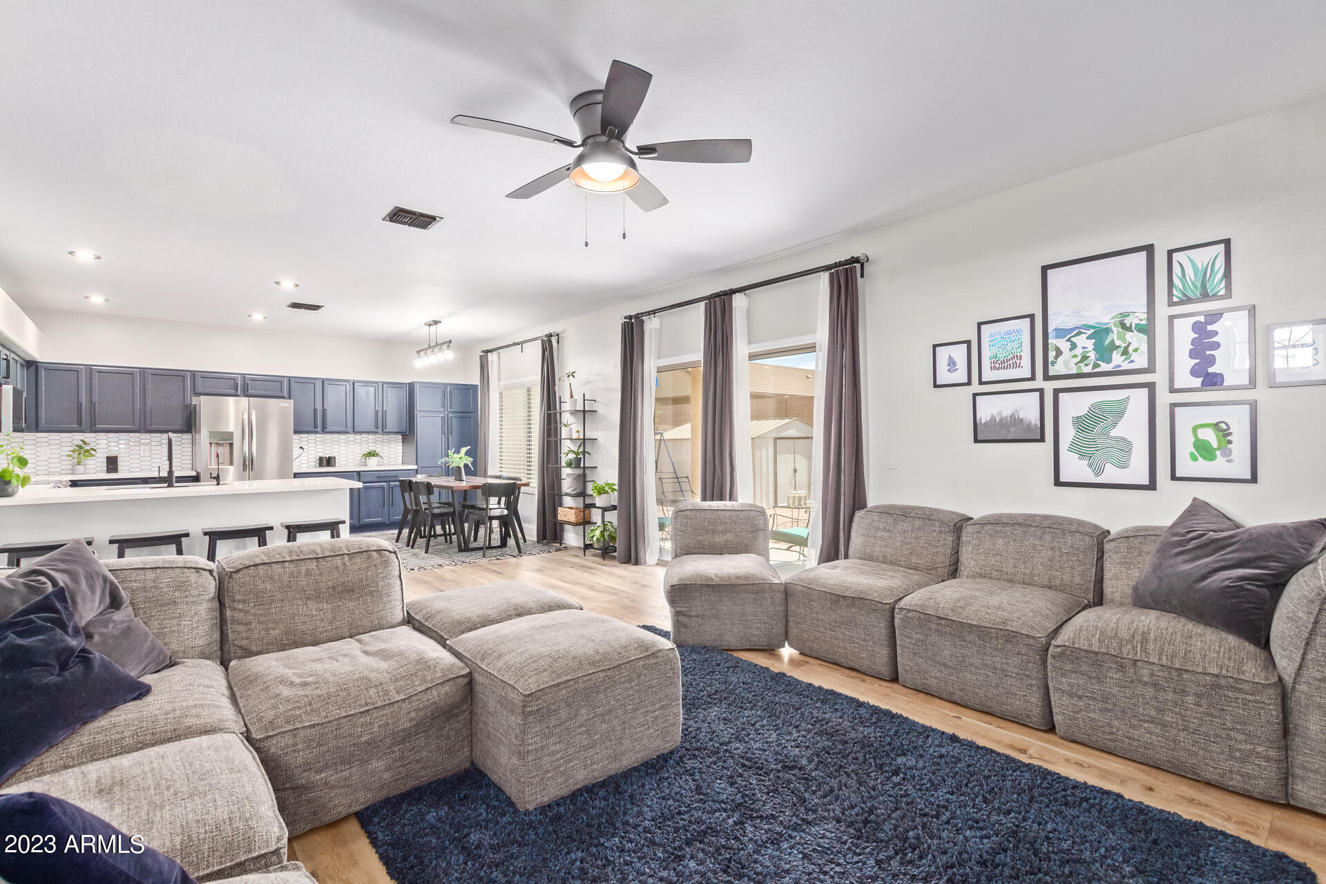 815 W VINEYARD PLAINS Drive