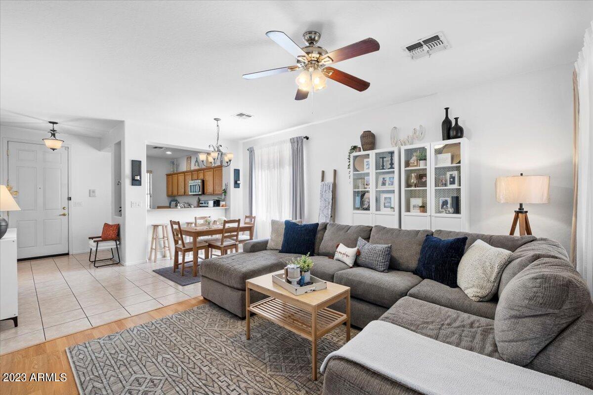 40808 N TRAILHEAD Way