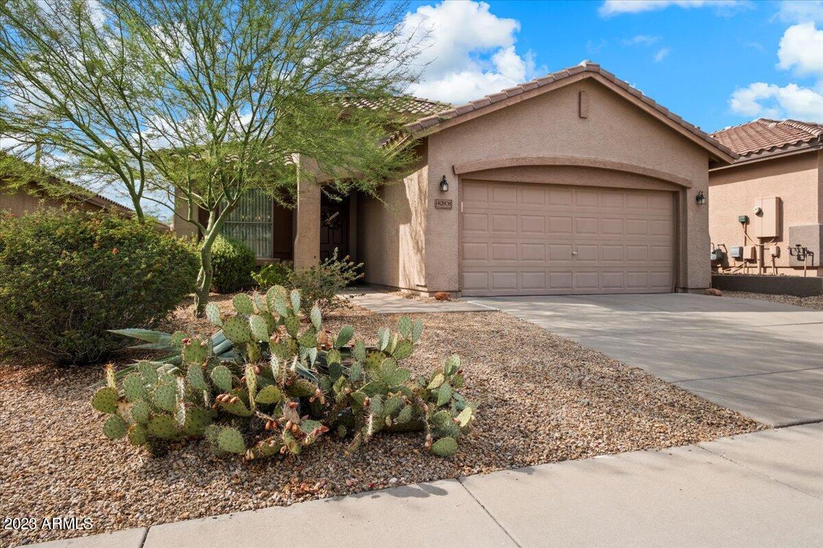 40808 N TRAILHEAD Way