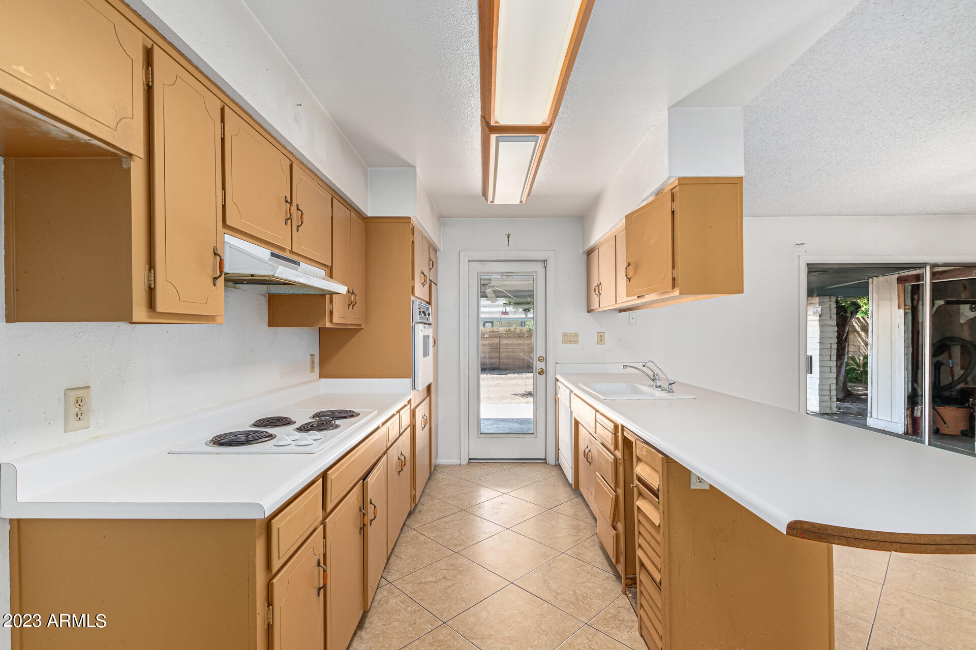 2153 E APOLLO Avenue