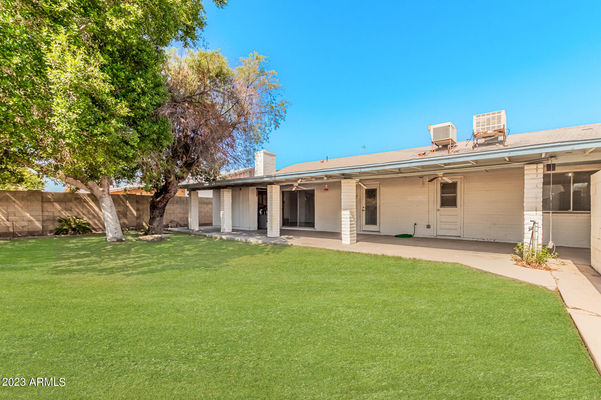 2153 E APOLLO Avenue