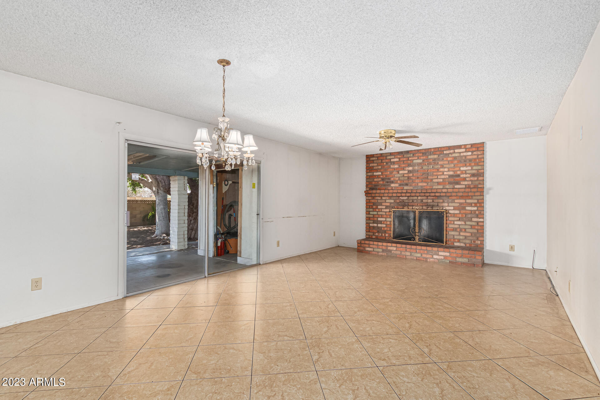 2153 E APOLLO Avenue