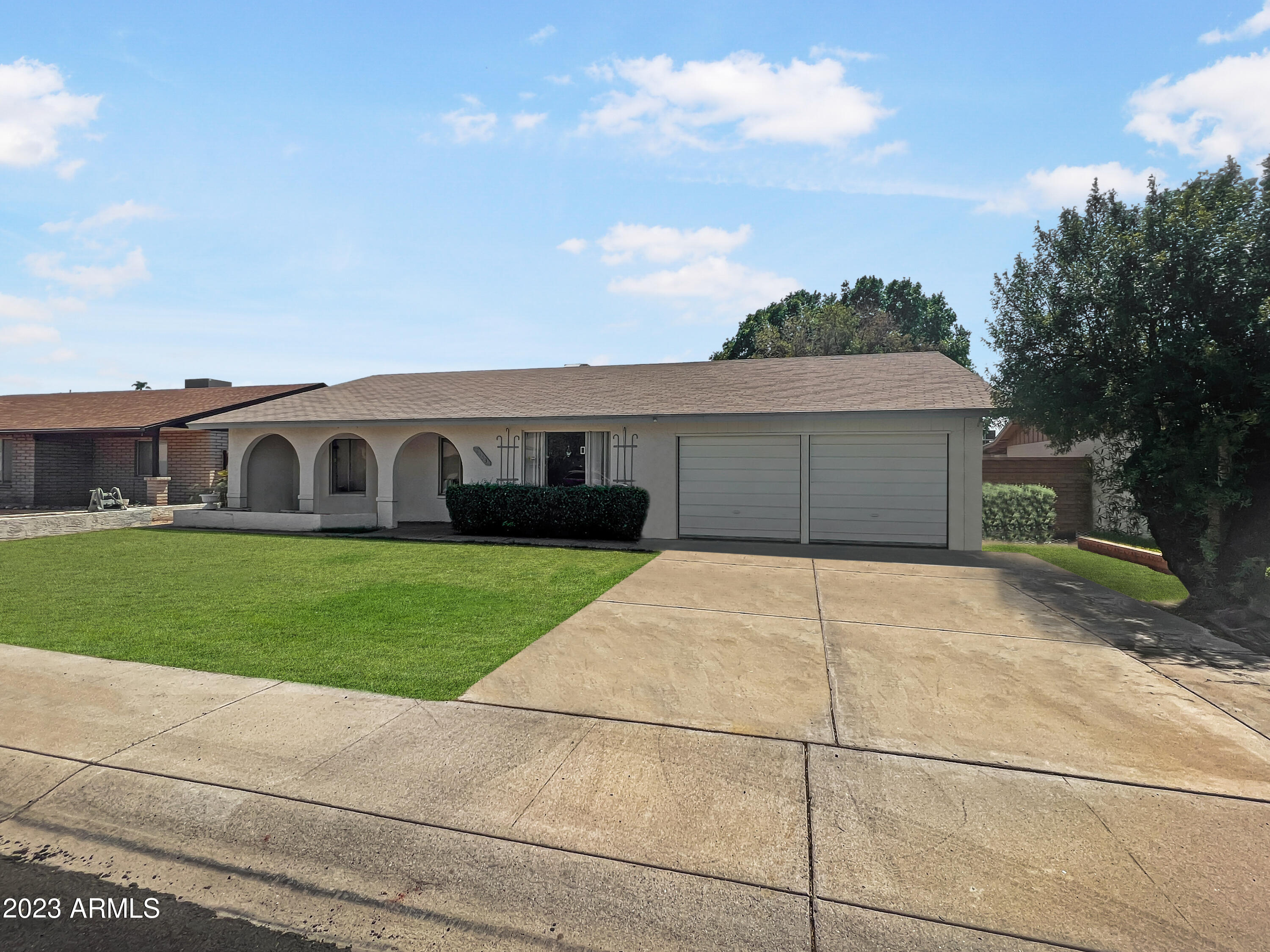 2153 E APOLLO Avenue