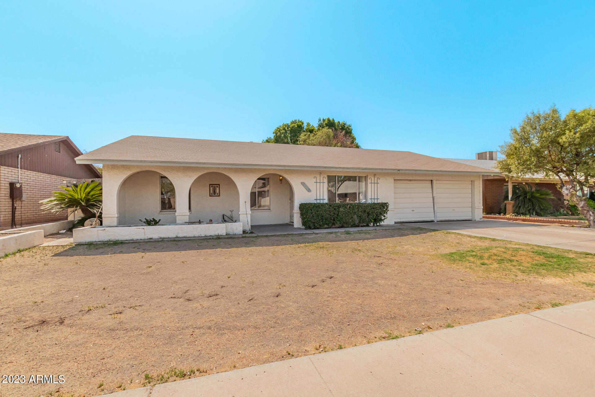 2153 E APOLLO Avenue