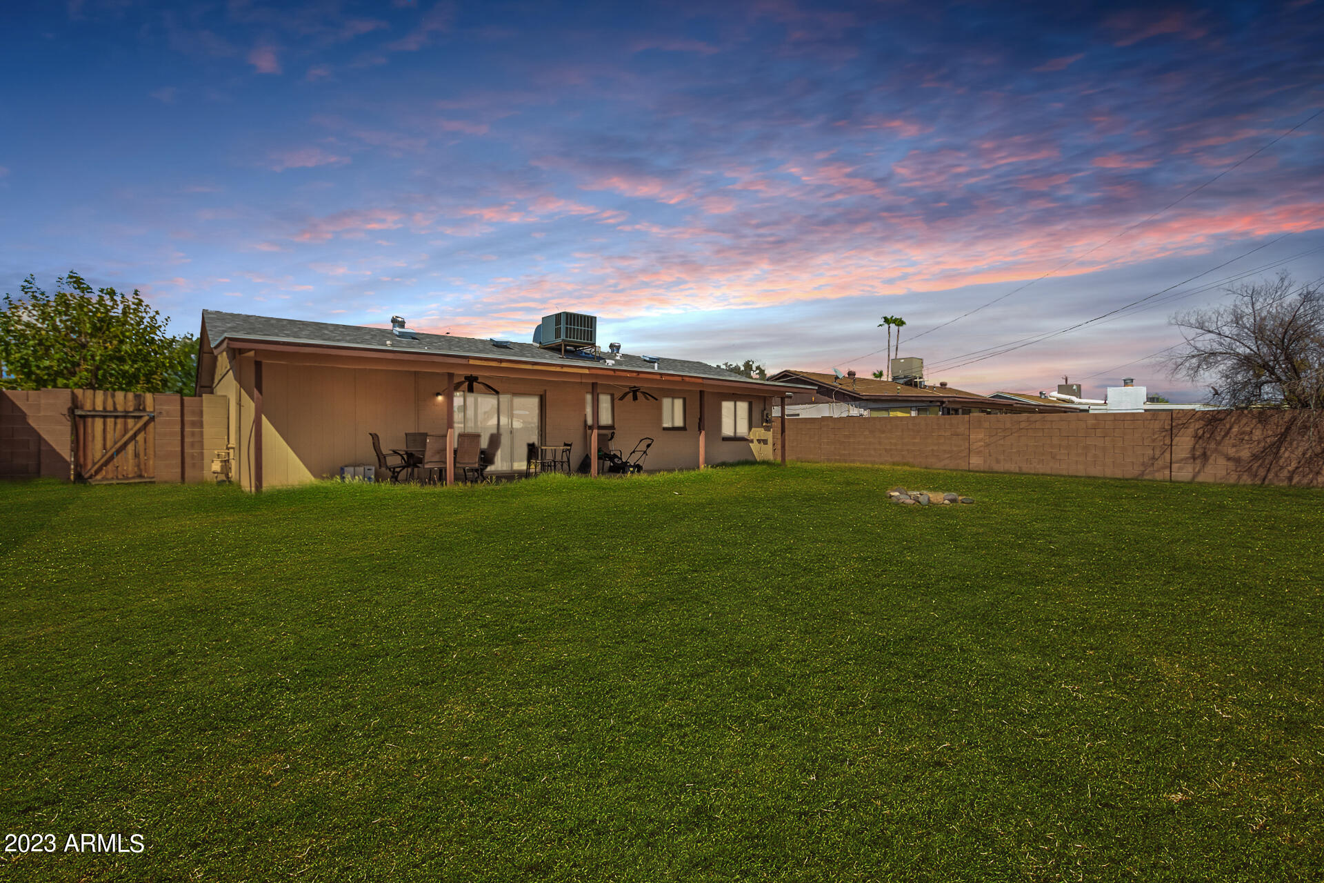 1519 W SAINT JOHN Road