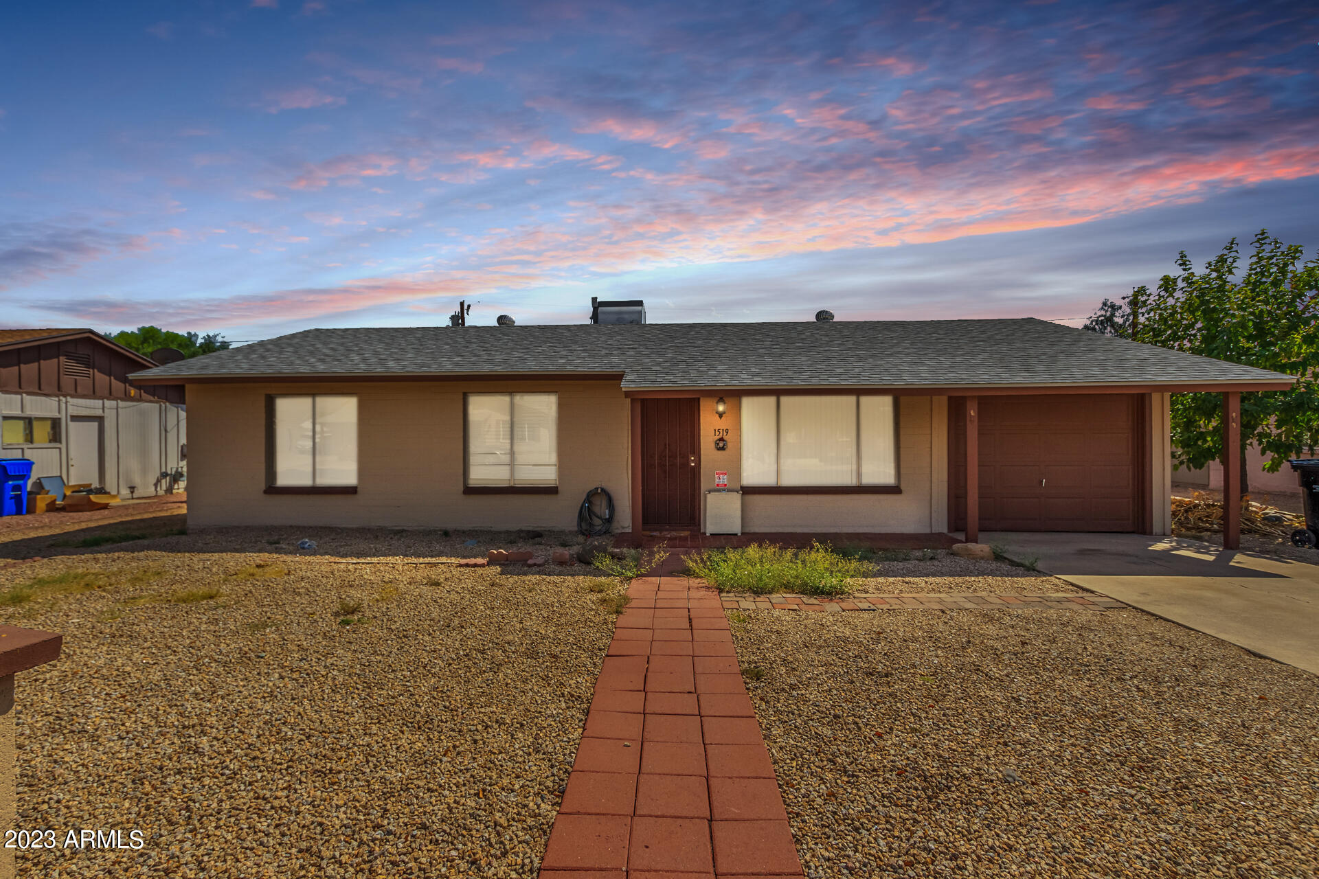 1519 W SAINT JOHN Road