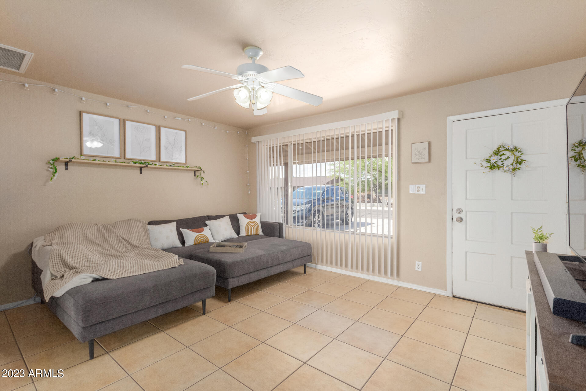 1519 W SAINT JOHN Road