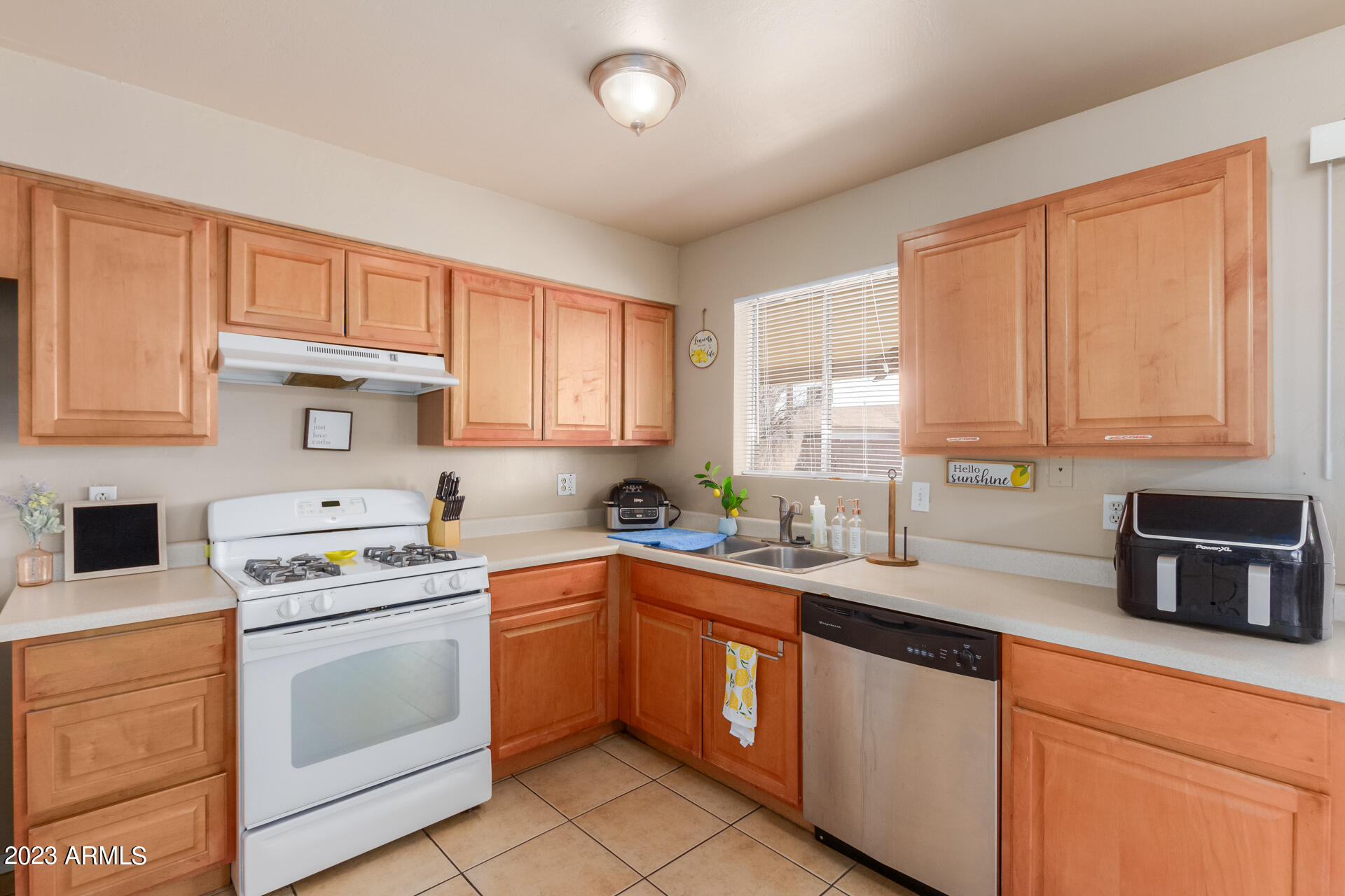 1519 W SAINT JOHN Road