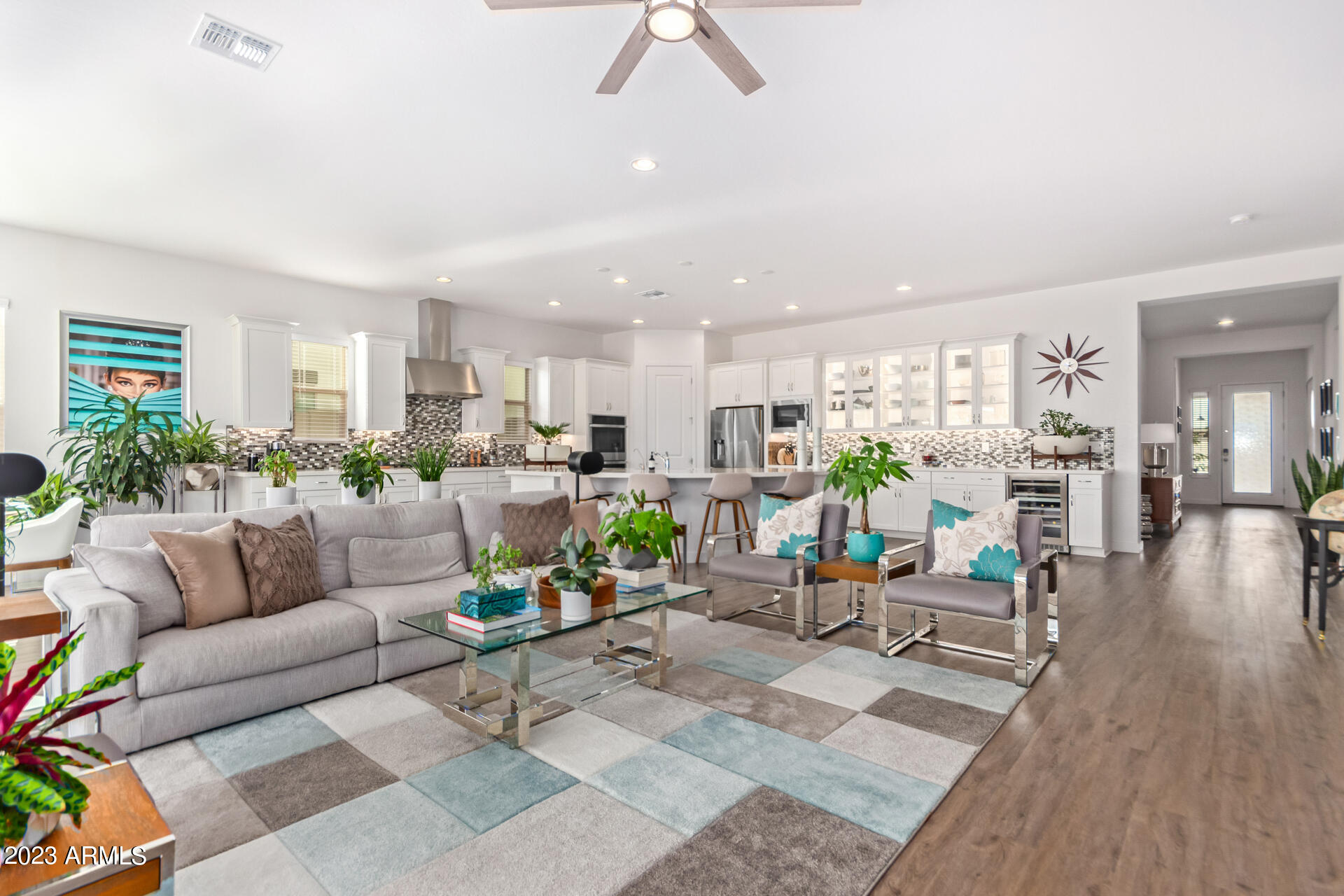 1461 E SAN CARLOS Way