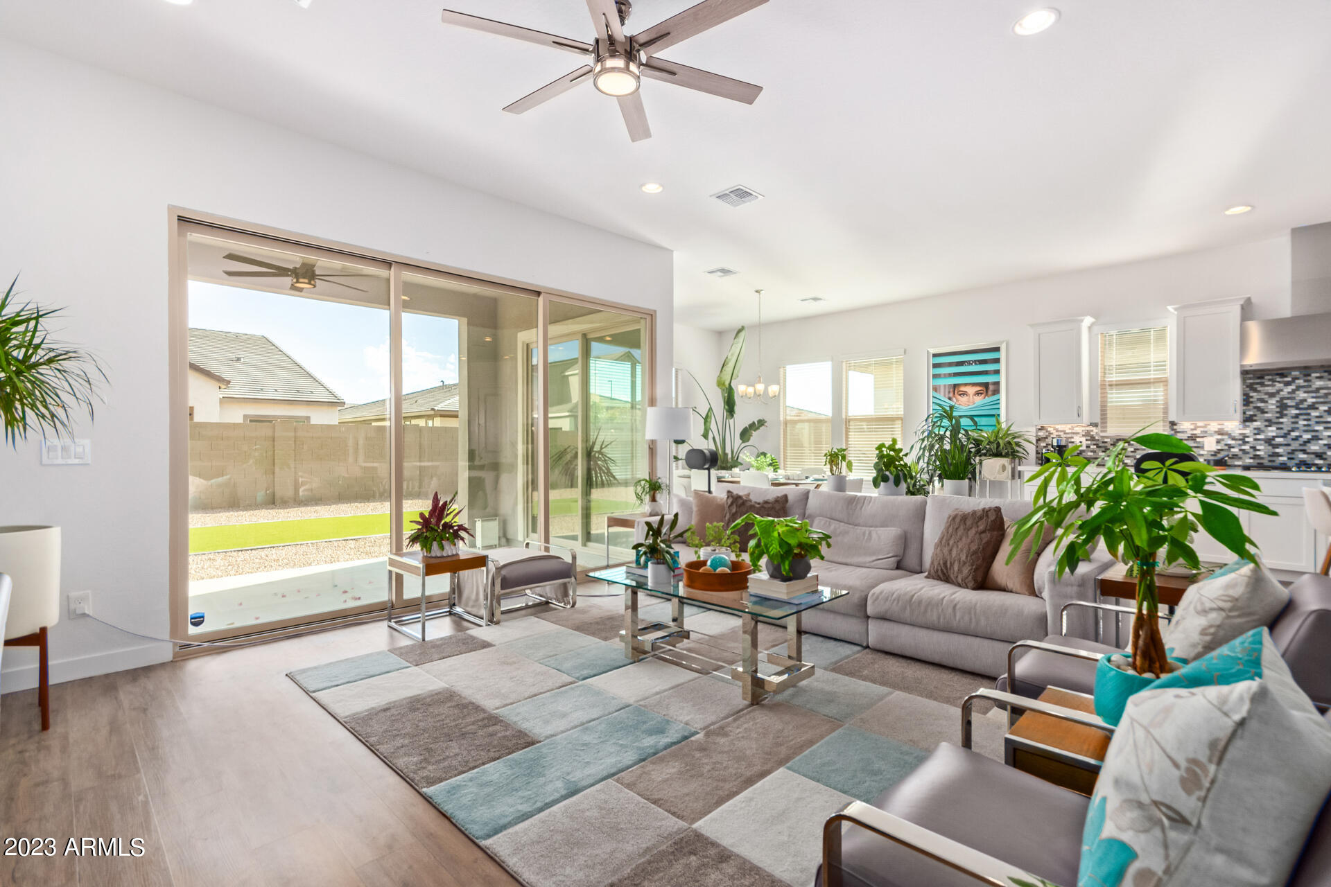 1461 E SAN CARLOS Way