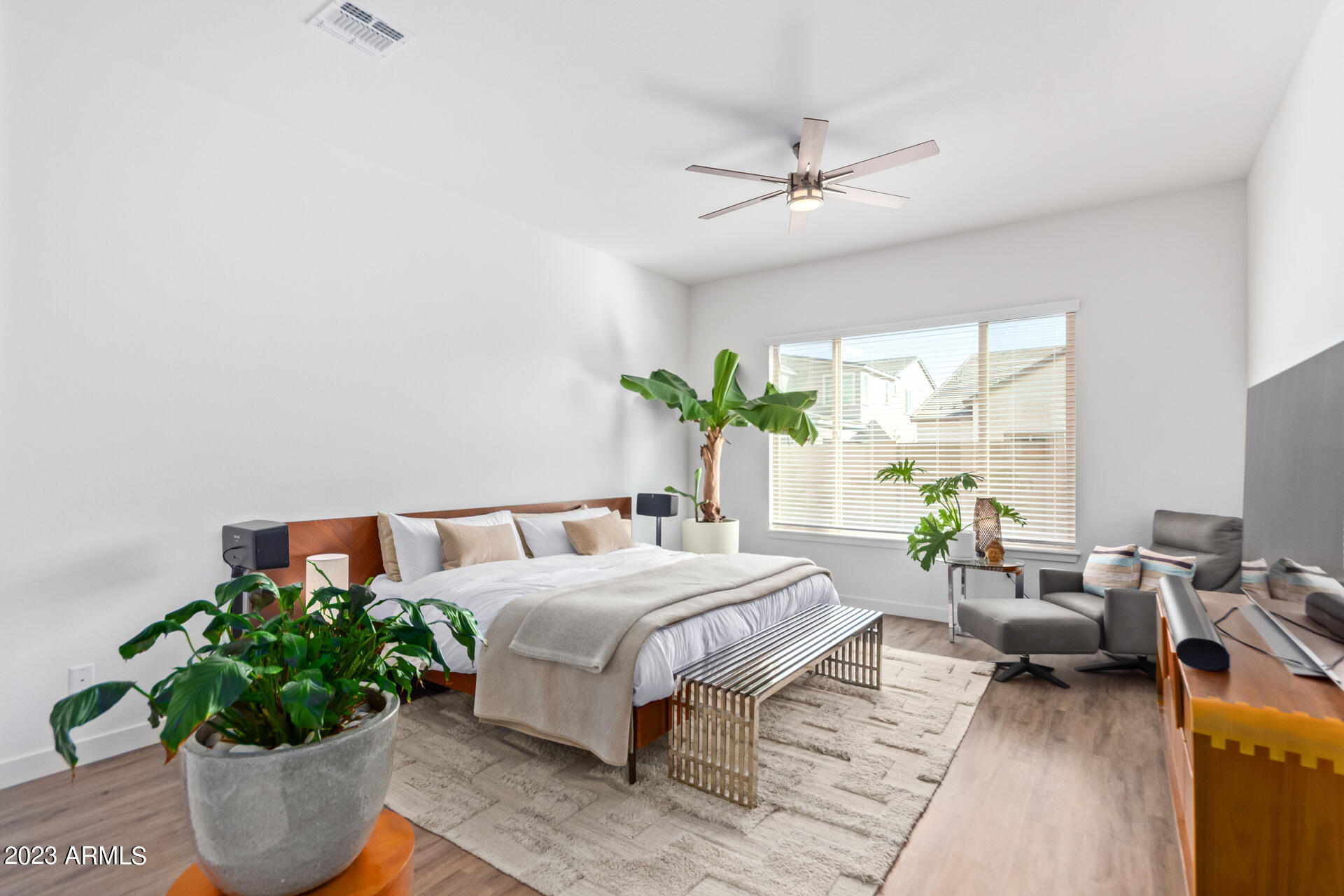 1461 E SAN CARLOS Way