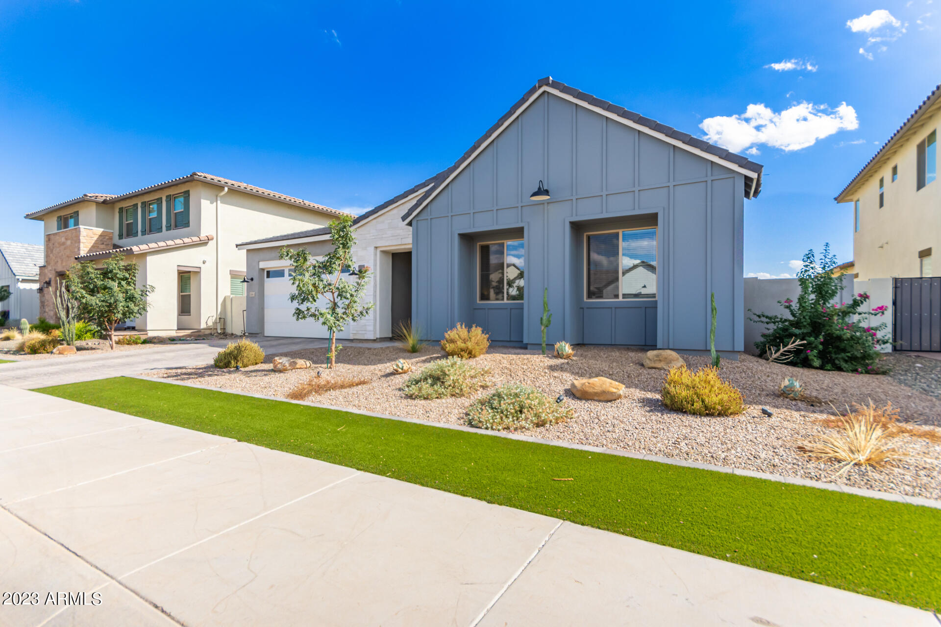 1461 E SAN CARLOS Way