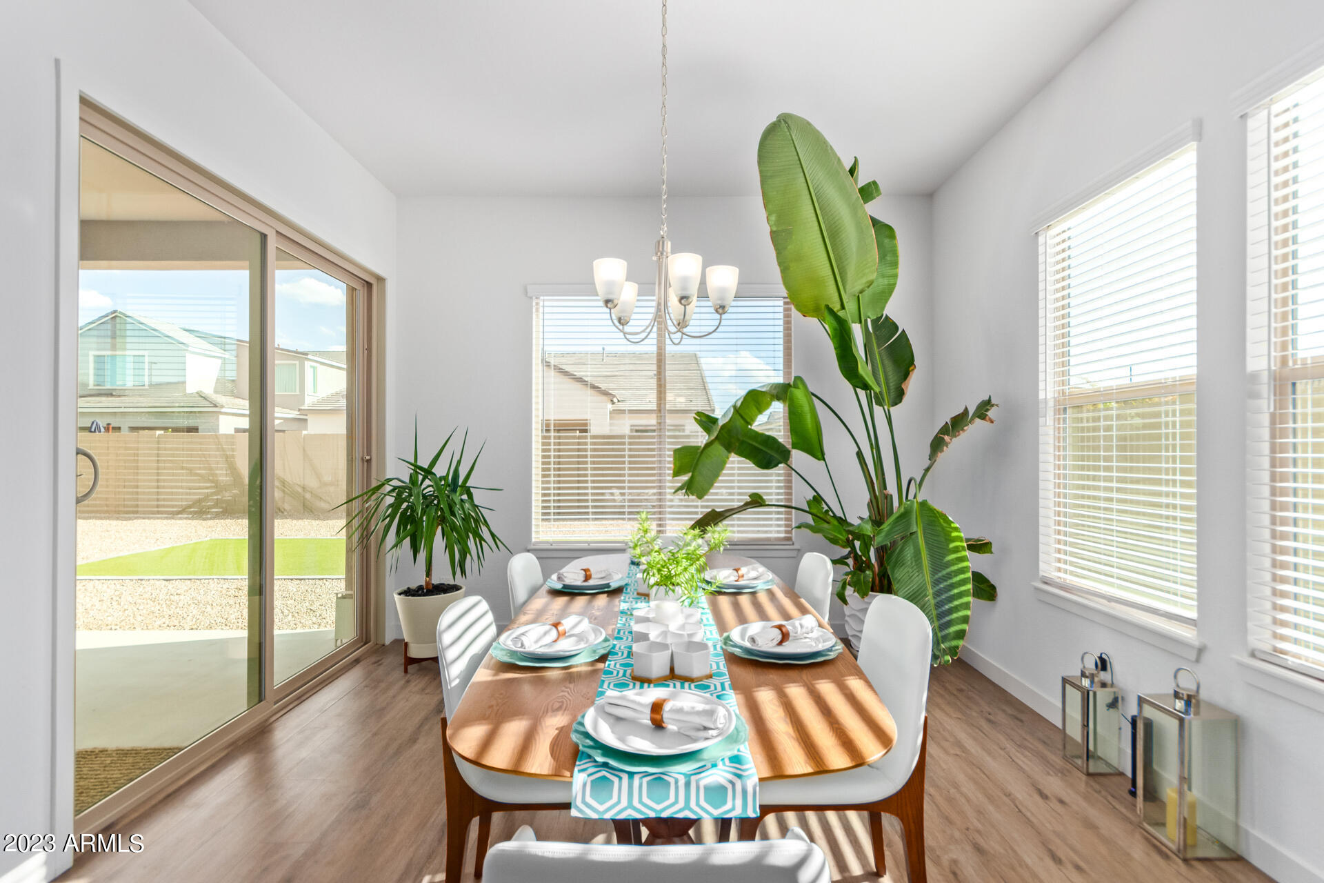 1461 E SAN CARLOS Way