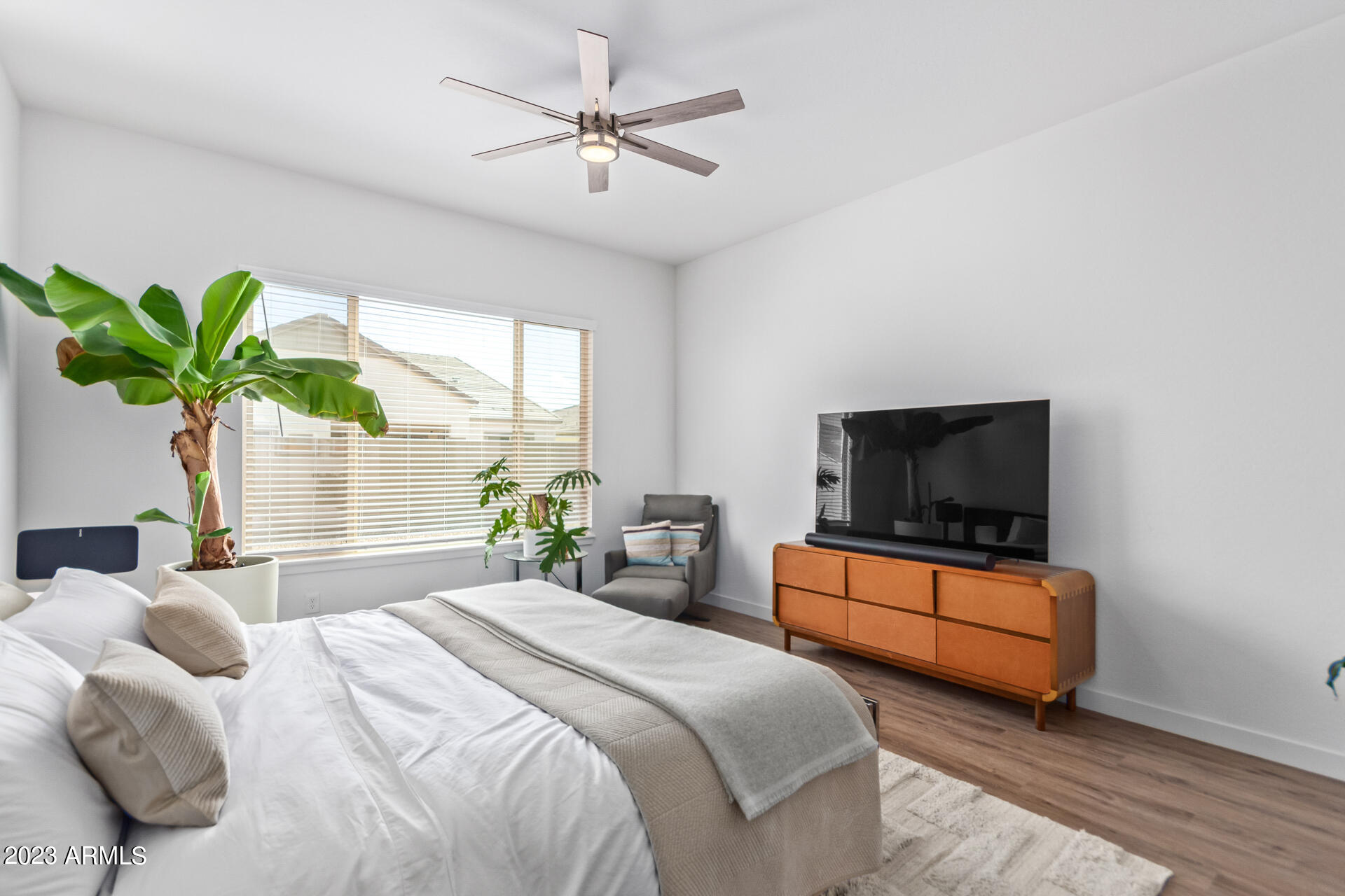 1461 E SAN CARLOS Way