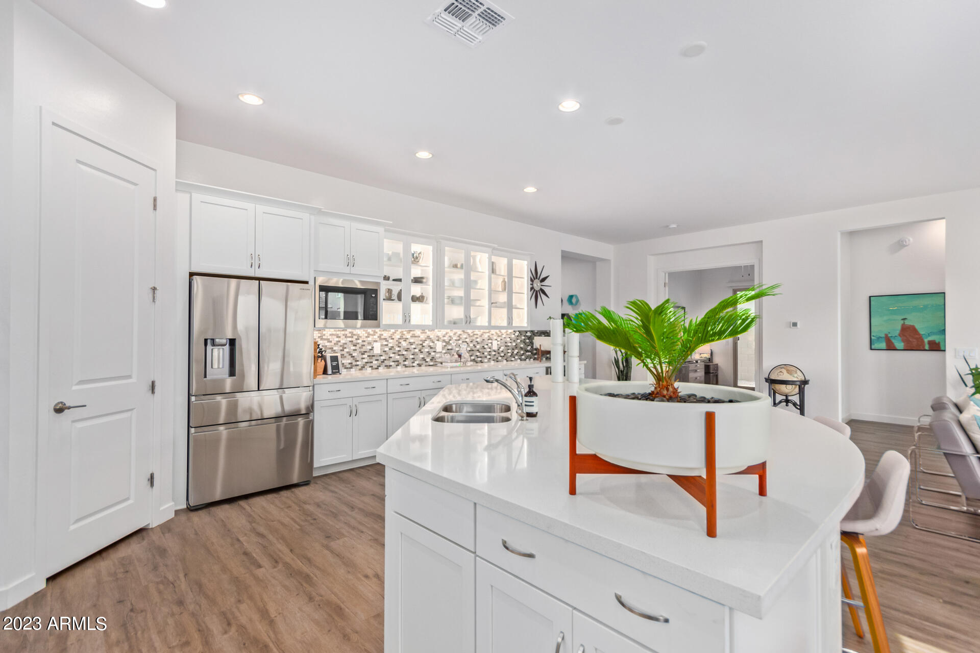 1461 E SAN CARLOS Way