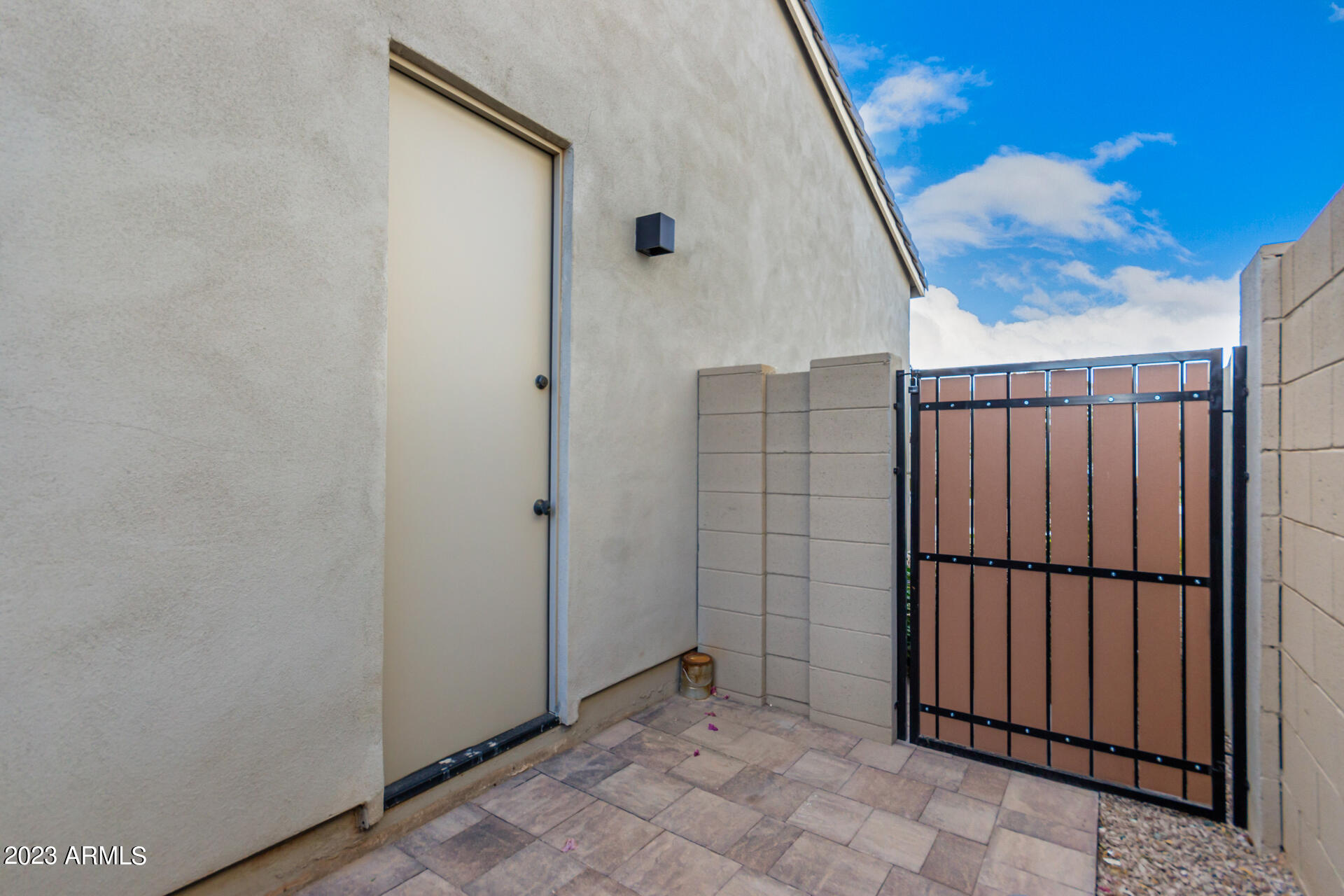 1461 E SAN CARLOS Way