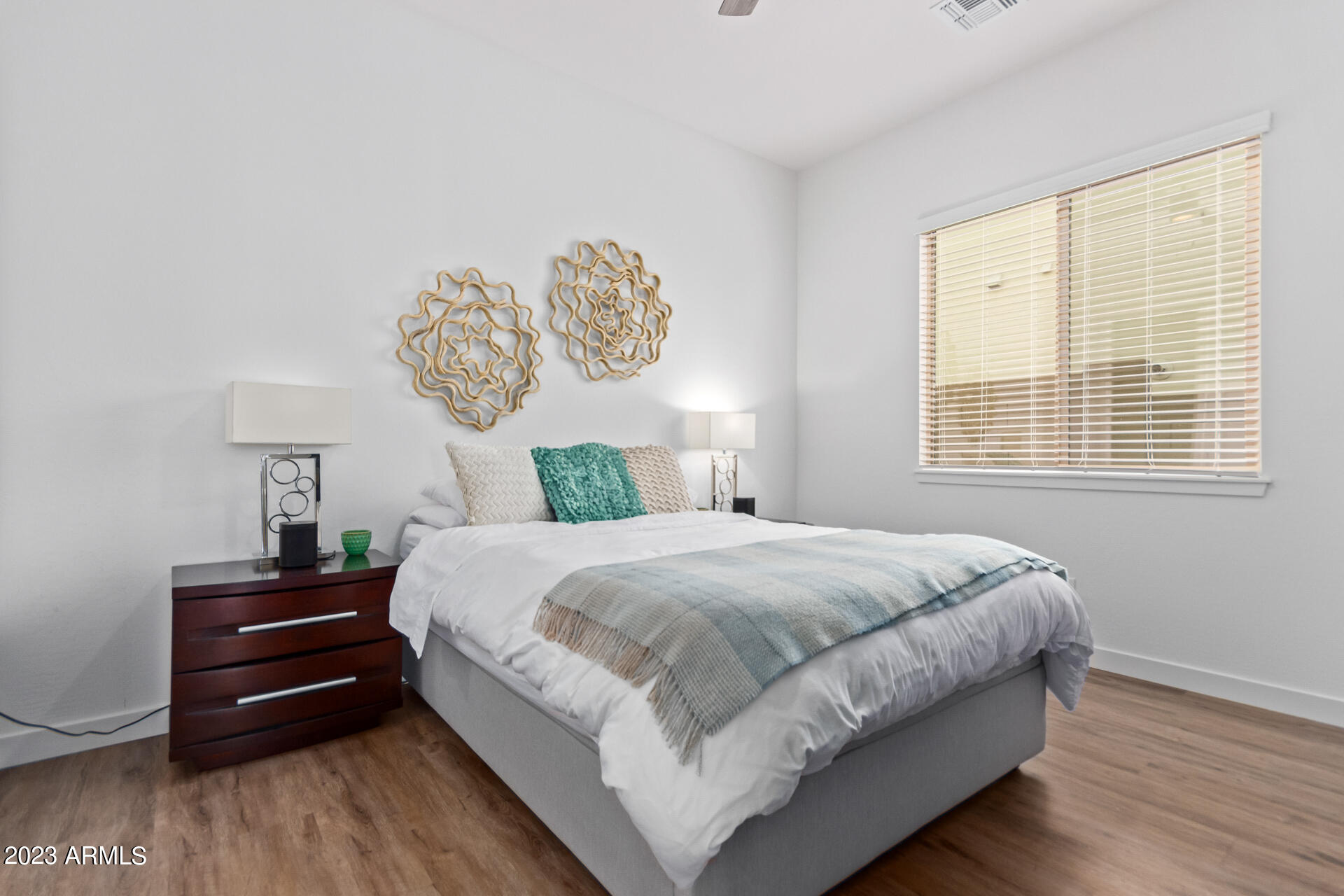 1461 E SAN CARLOS Way