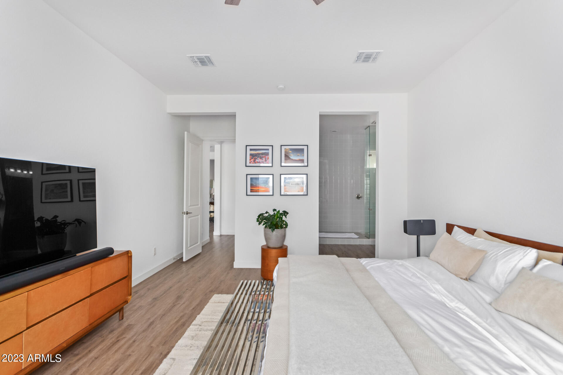 1461 E SAN CARLOS Way