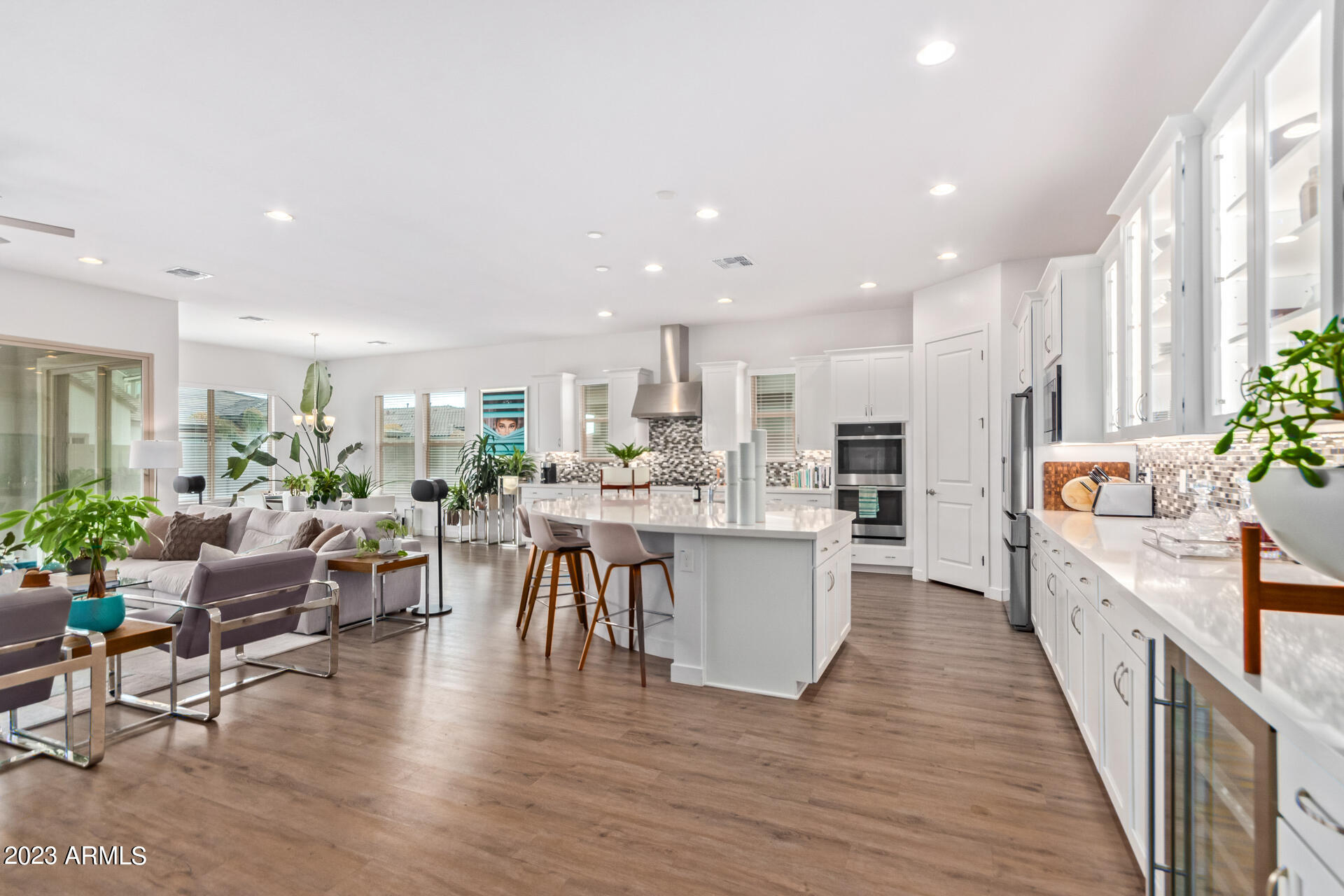 1461 E SAN CARLOS Way